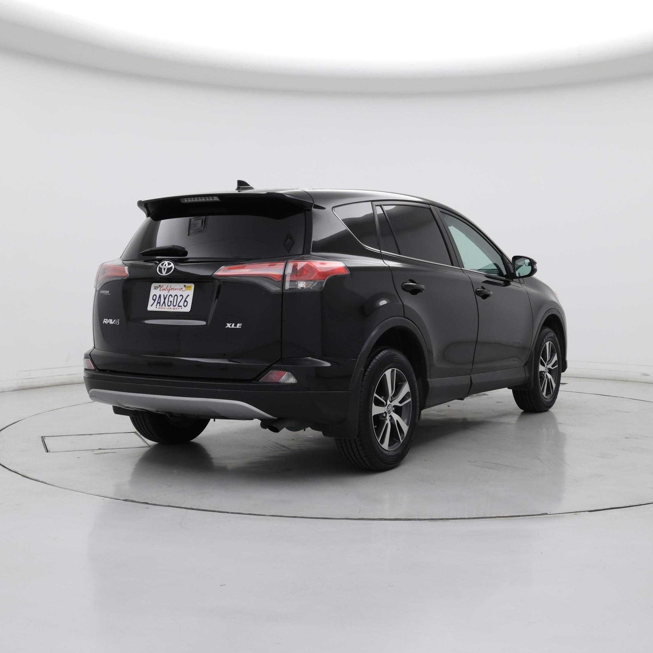 Thumbnail: 2018 Toyota RAV4 - 8