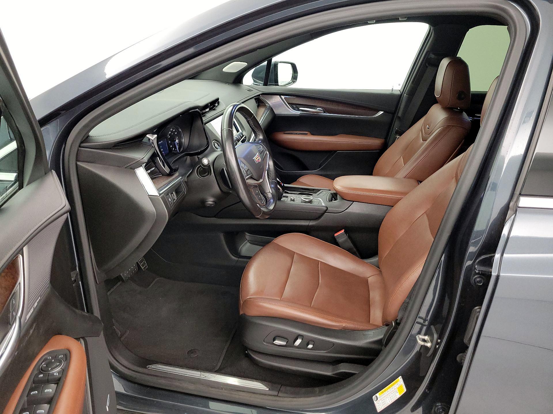 Thumbnail: 2021 Cadillac XT5 - 11