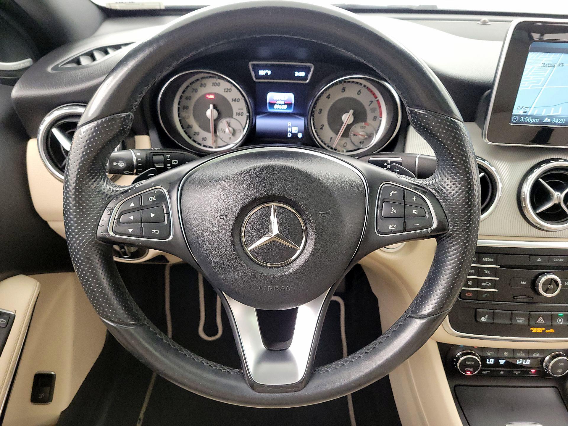 Thumbnail: 2016 Mercedes-Benz GLA - 10
