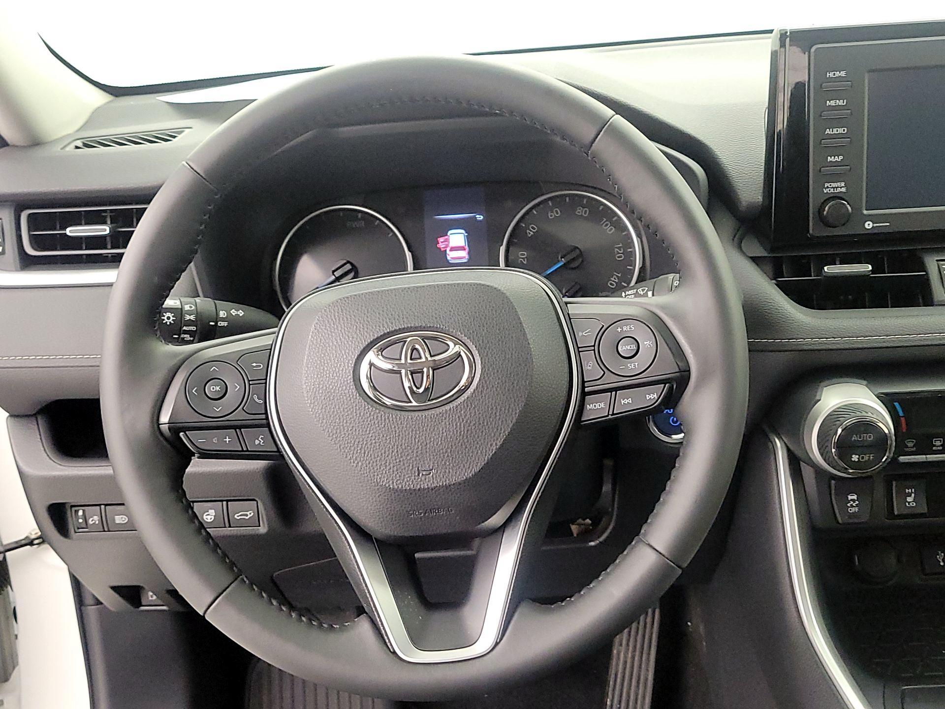 Thumbnail: 2022 Toyota RAV4 - 10