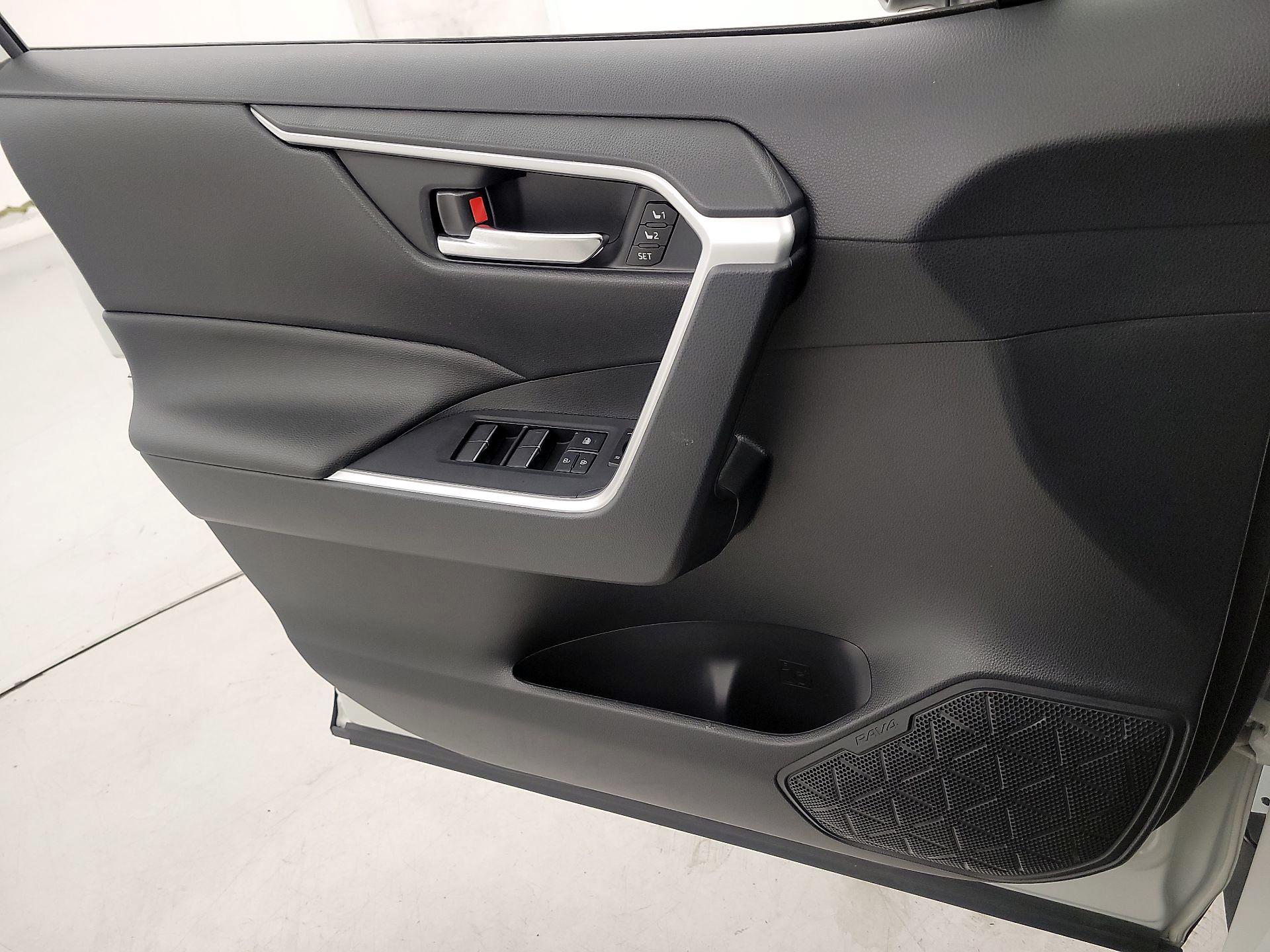 Thumbnail: 2022 Toyota RAV4 - 12