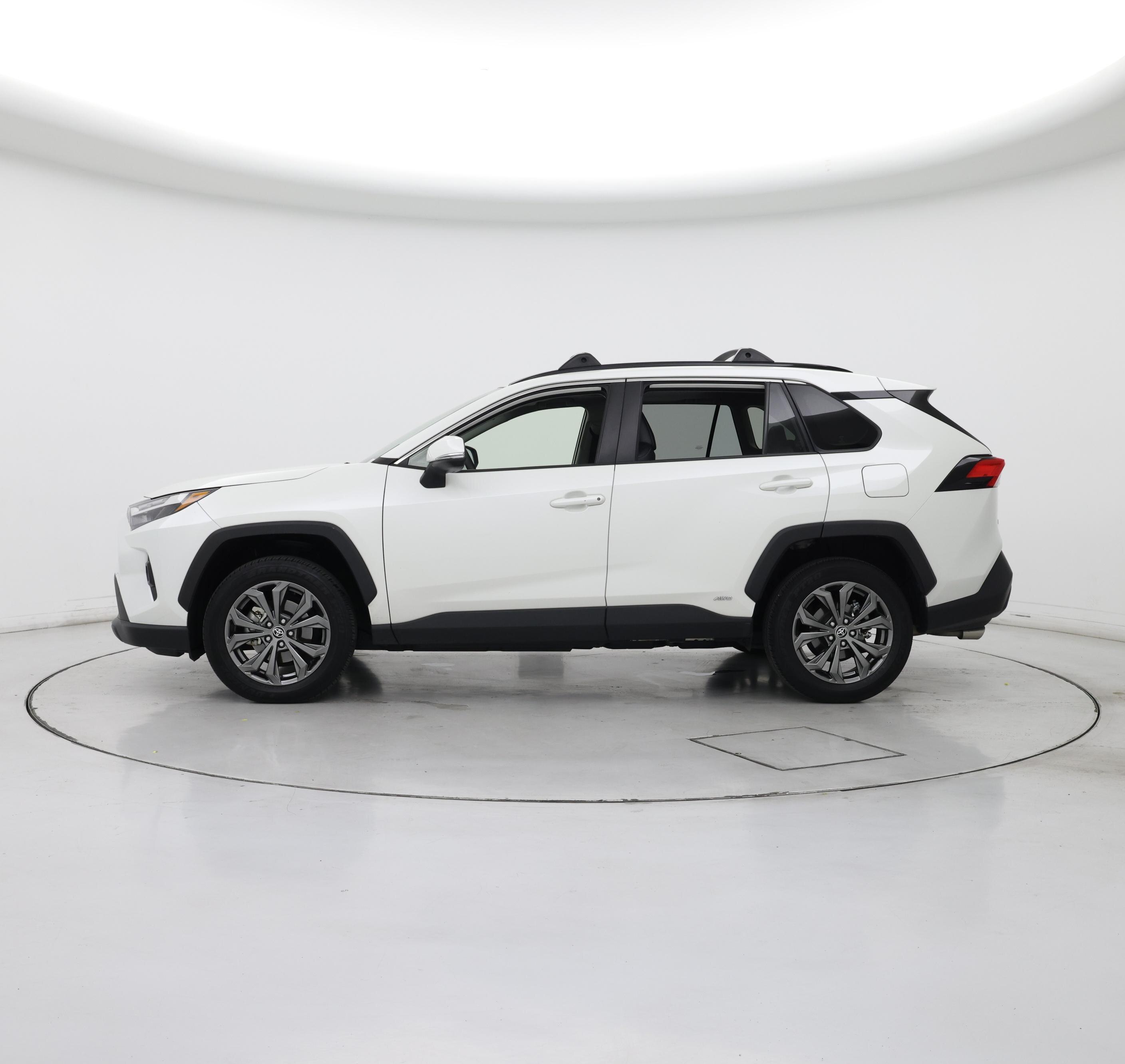 Thumbnail: 2022 Toyota RAV4 - 3