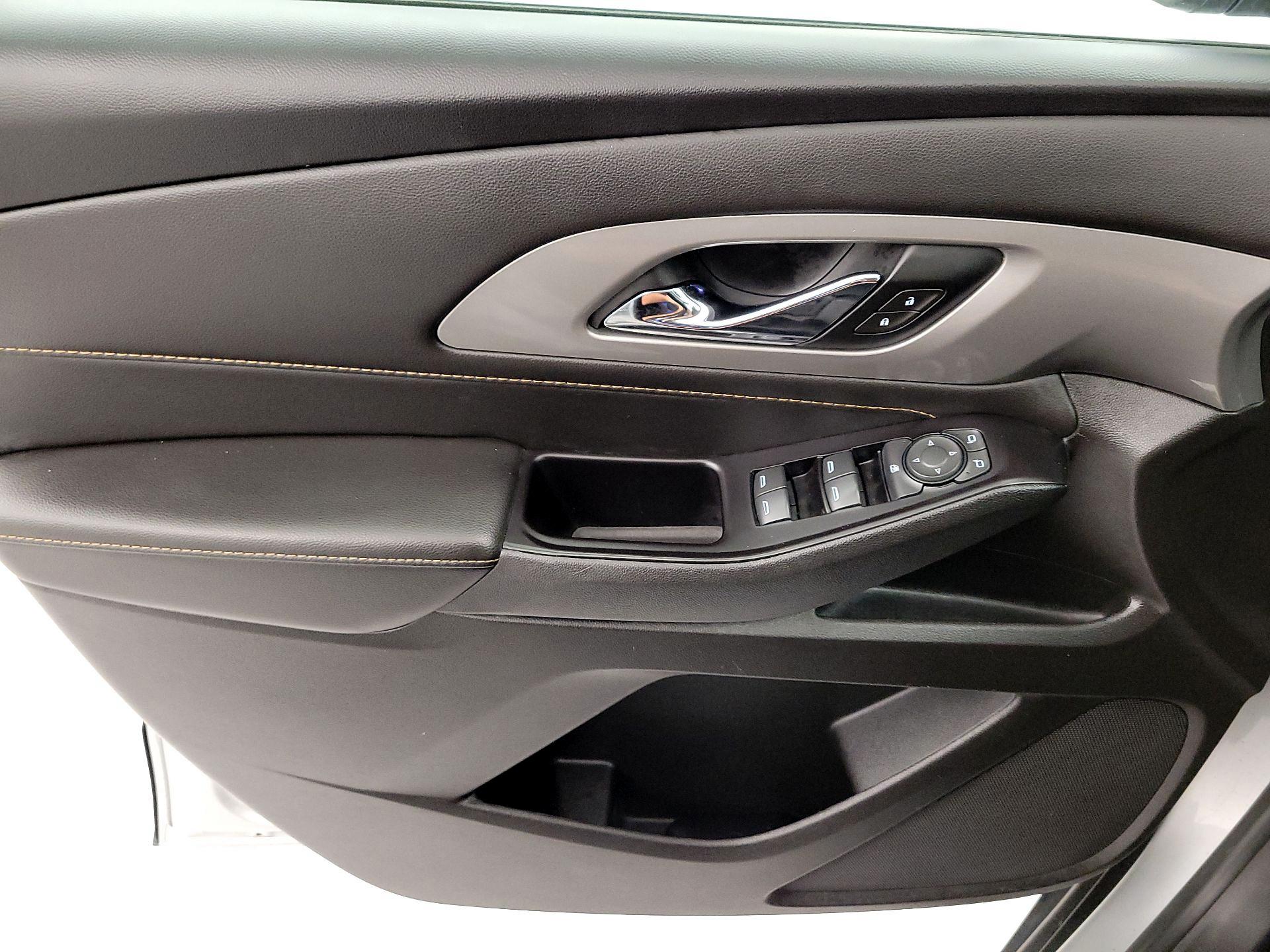 Thumbnail: 2020 Chevrolet Traverse - 12