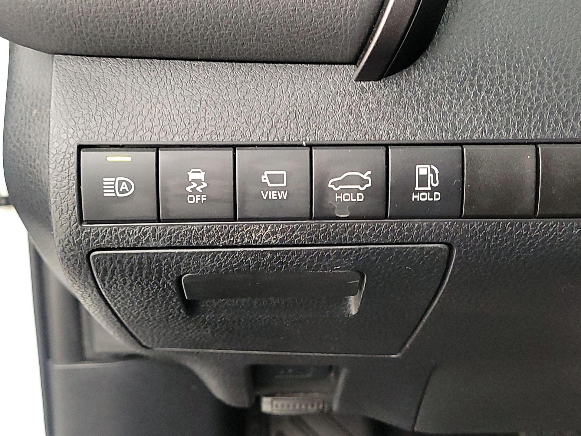Thumbnail: 2019 Toyota Camry - 13