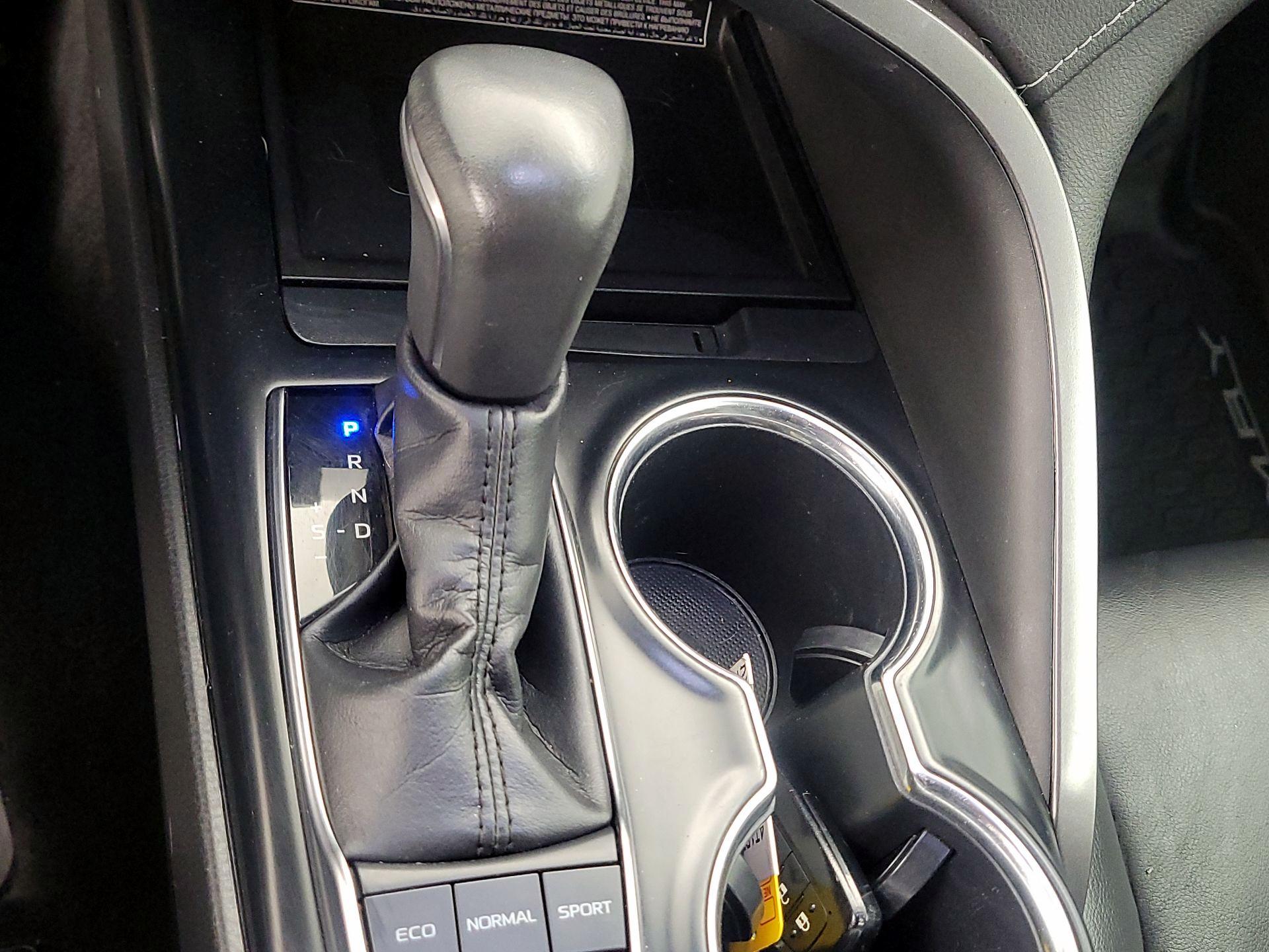 Thumbnail: 2019 Toyota Camry - 18