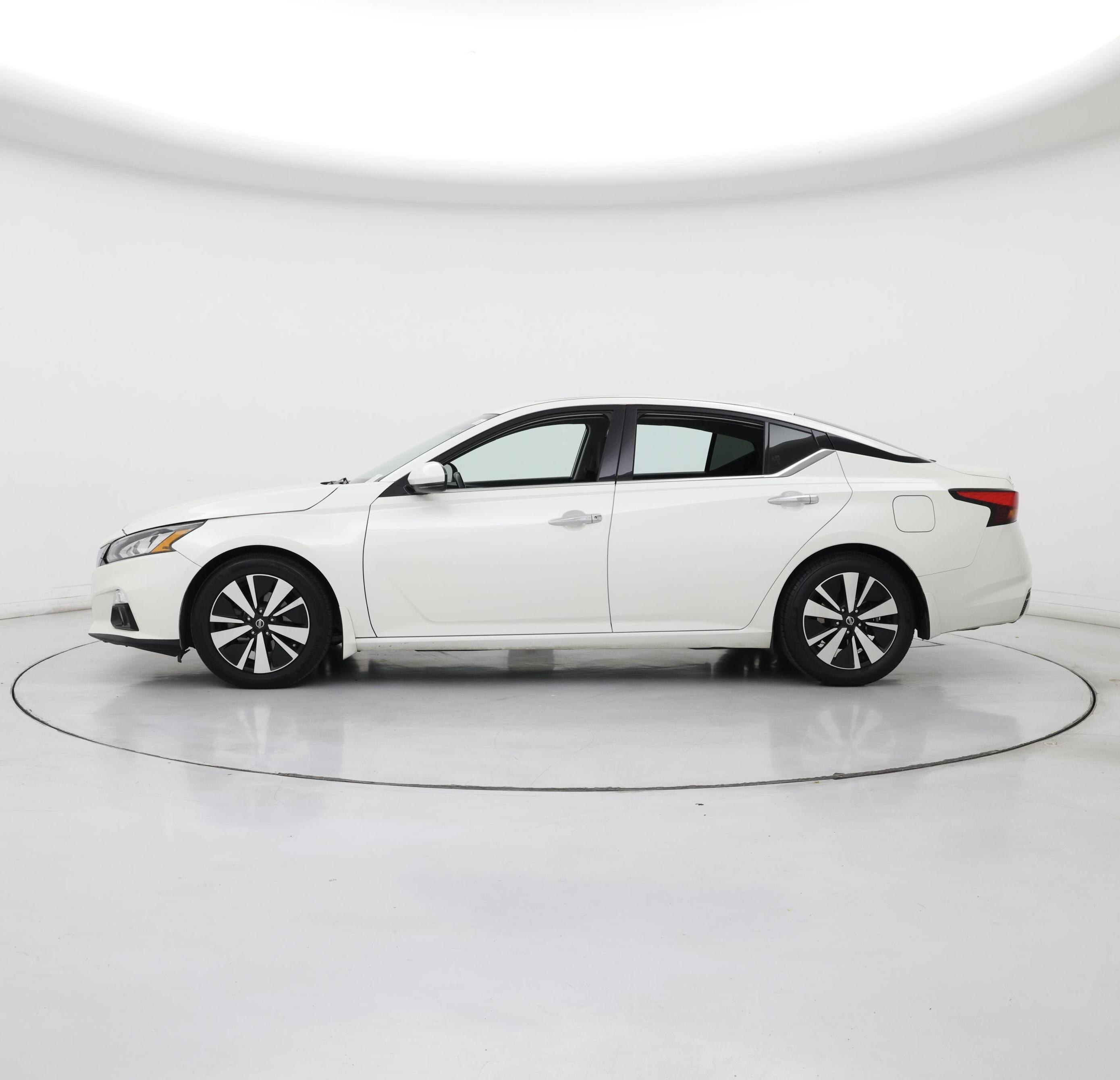 Thumbnail: 2020 Nissan Altima - 3
