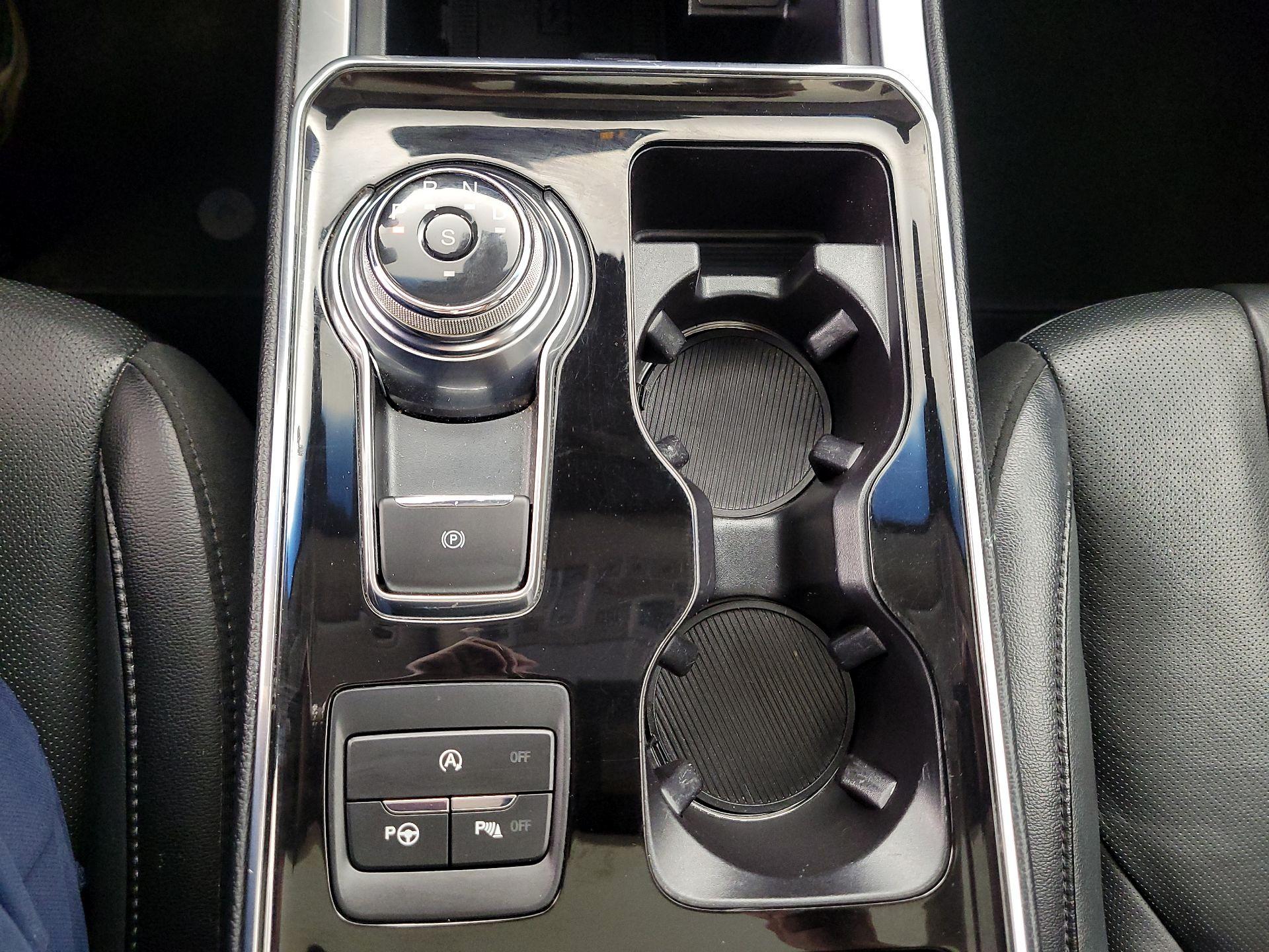 Thumbnail: 2019 Ford Edge - 18
