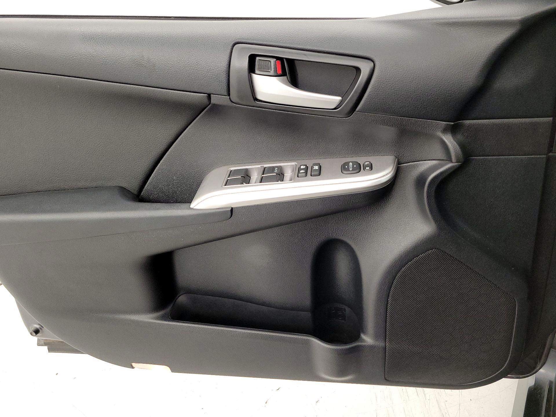 Thumbnail: 2013 Toyota Camry - 12