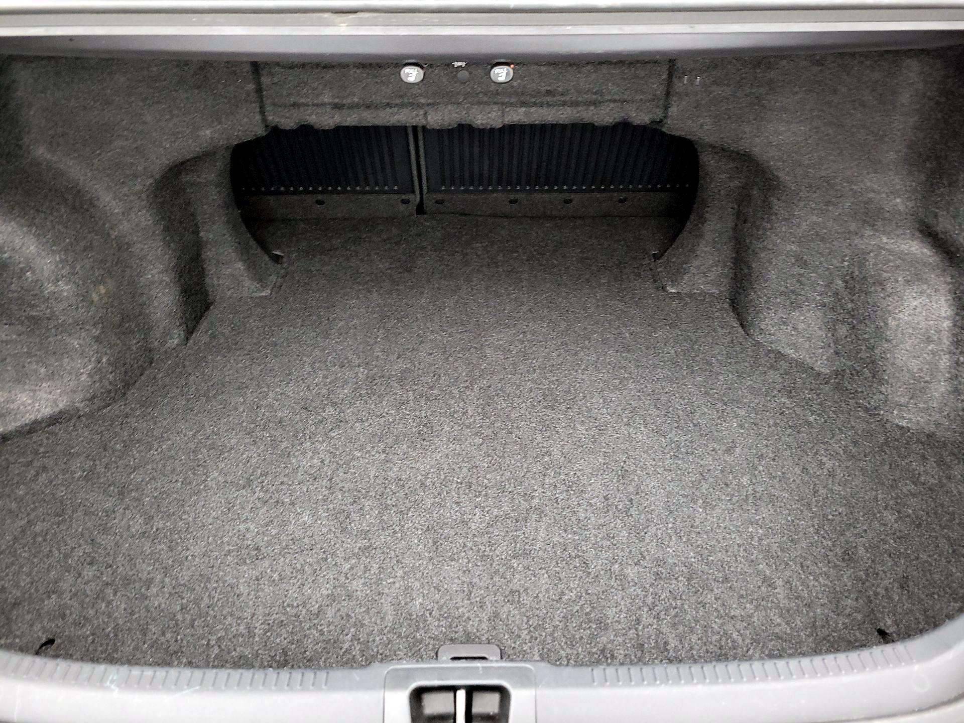 Thumbnail: 2013 Toyota Camry - 18
