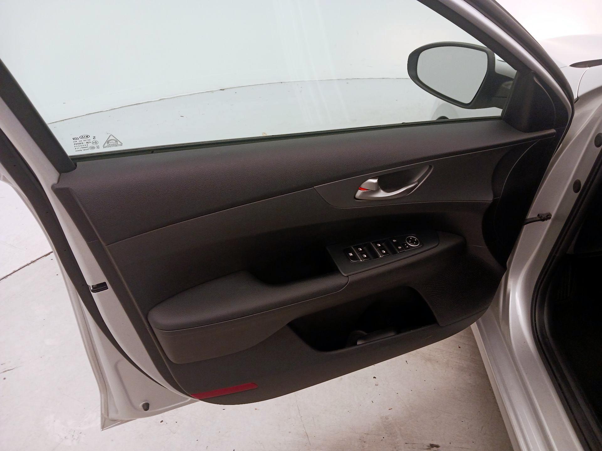 Thumbnail: 2021 Kia Forte - 12
