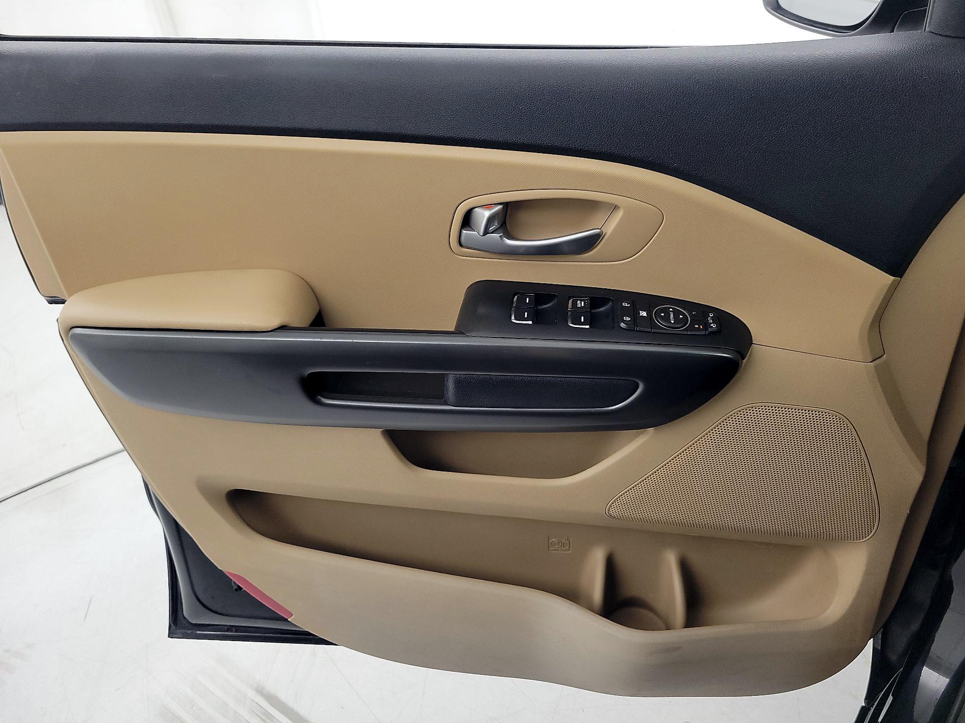 Thumbnail: 2017 Kia Sedona - 12