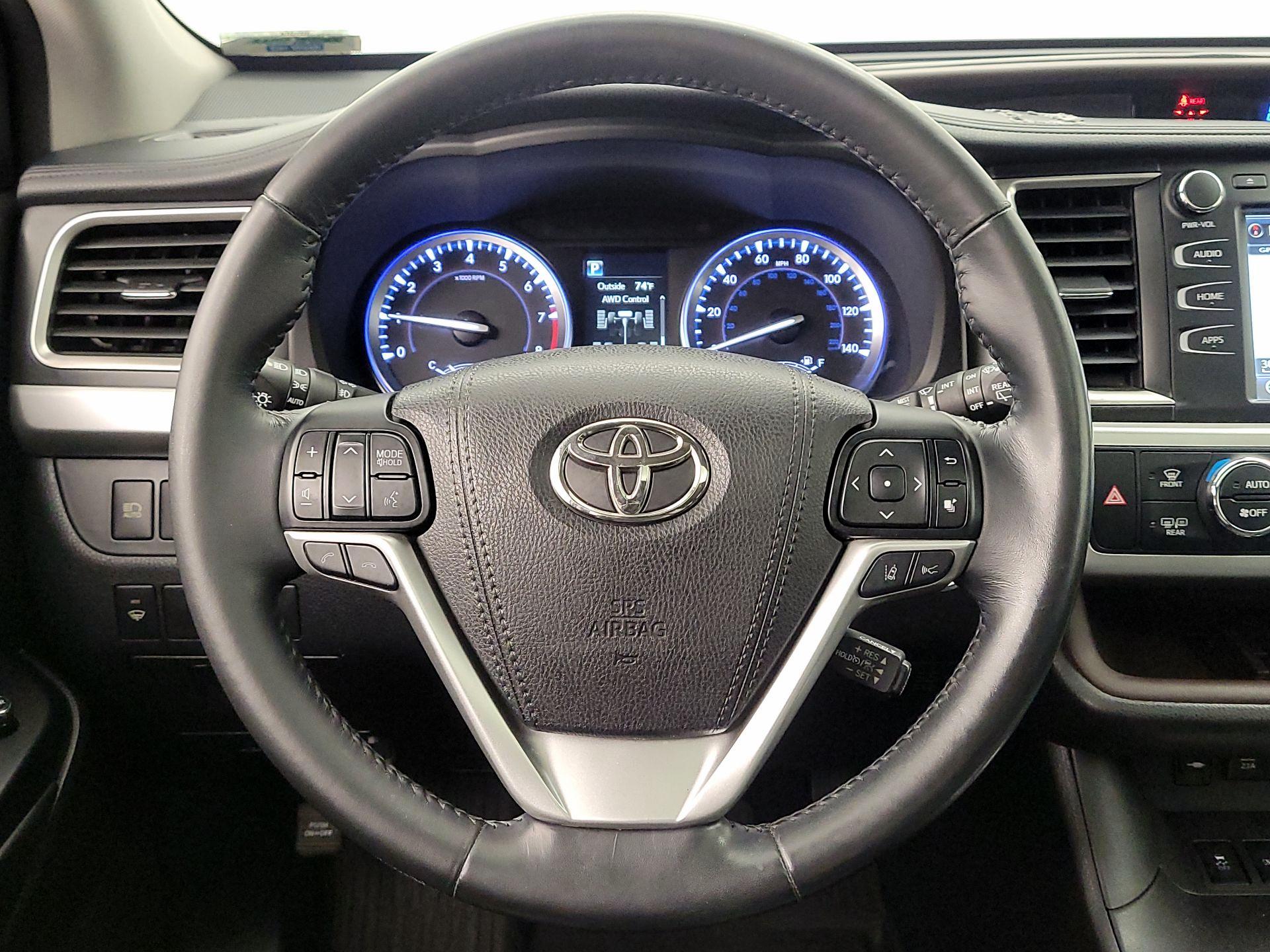 Thumbnail: 2017 Toyota Highlander - 10