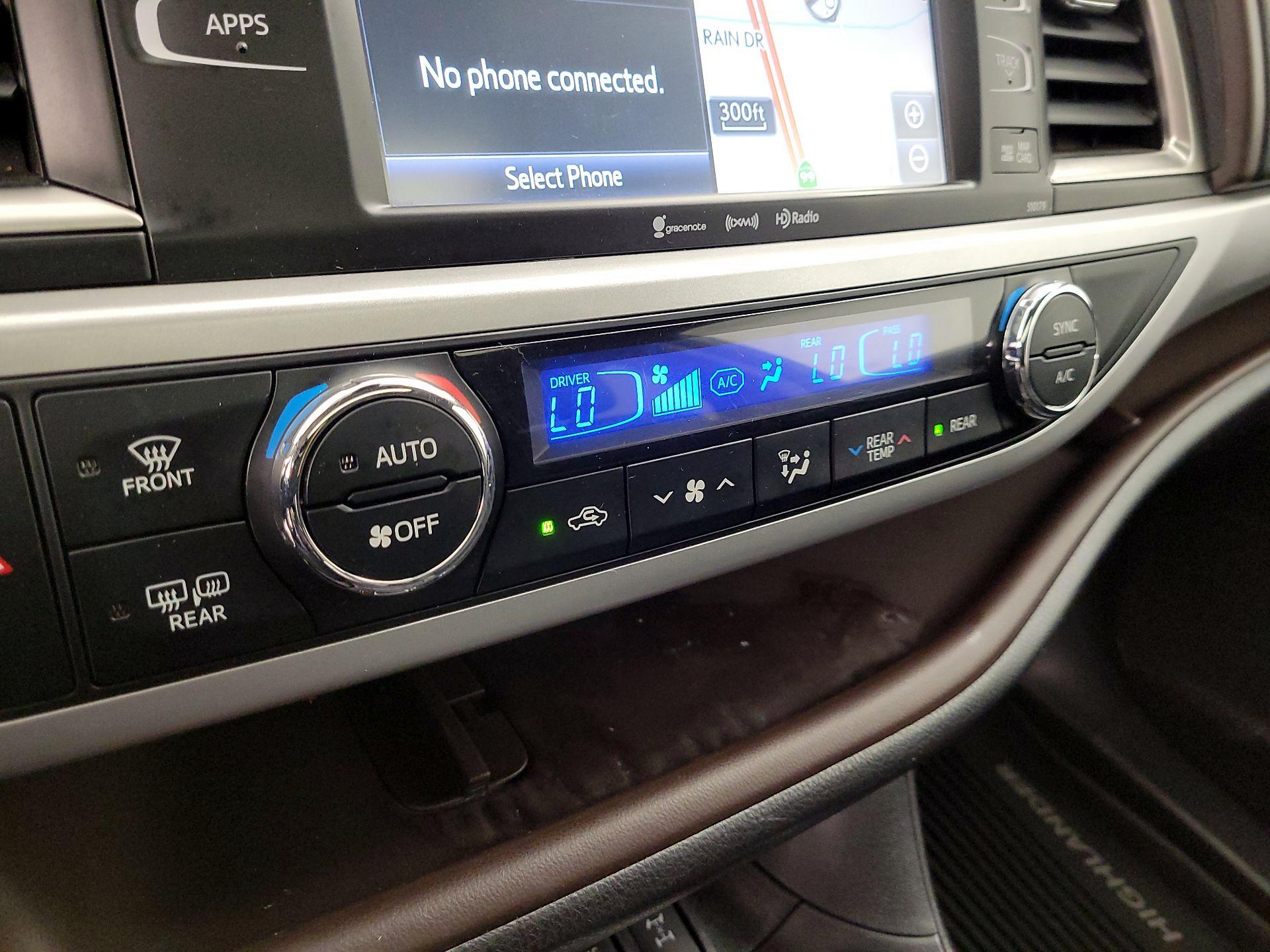 Thumbnail: 2017 Toyota Highlander - 17