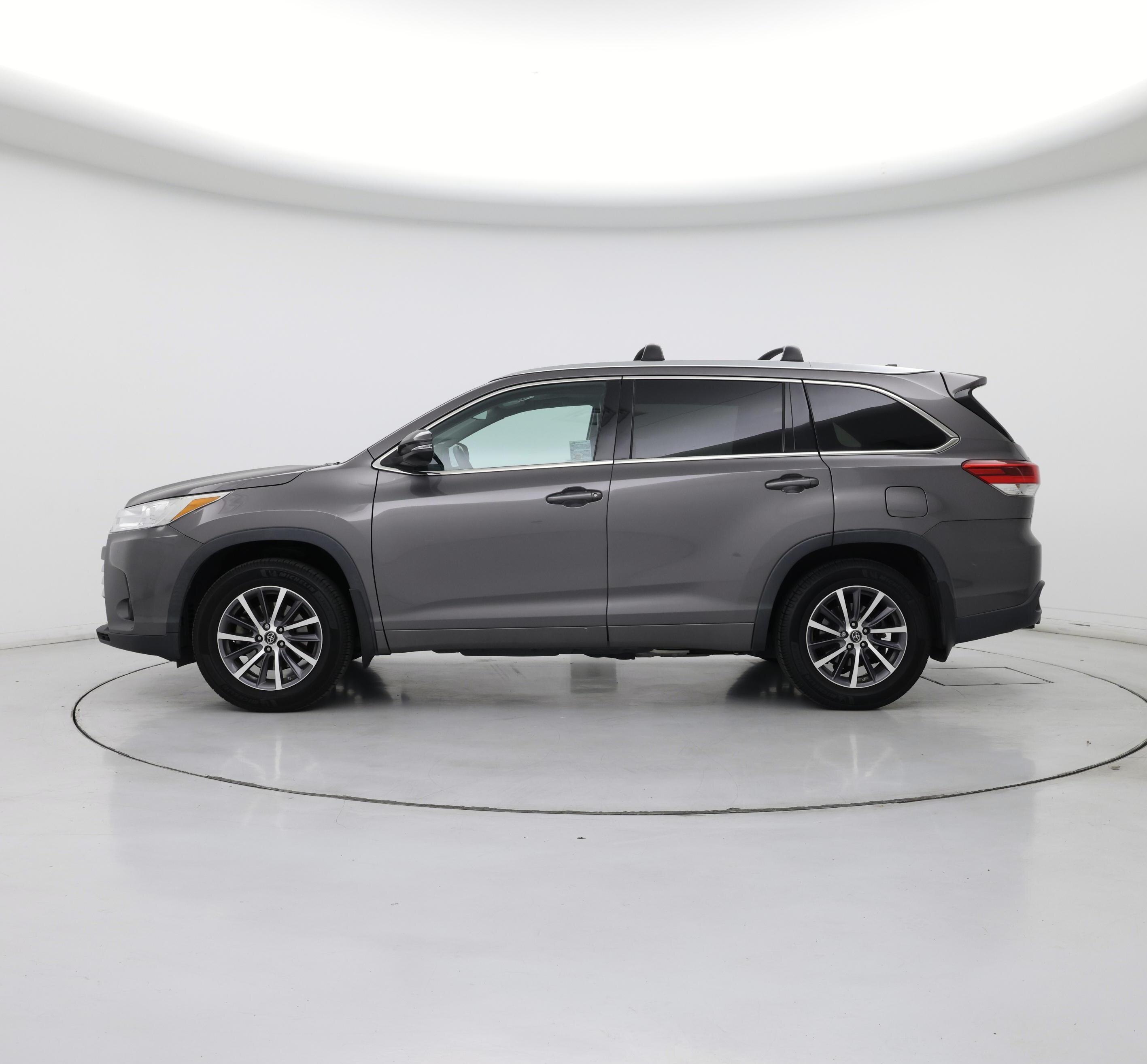Thumbnail: 2017 Toyota Highlander - 3
