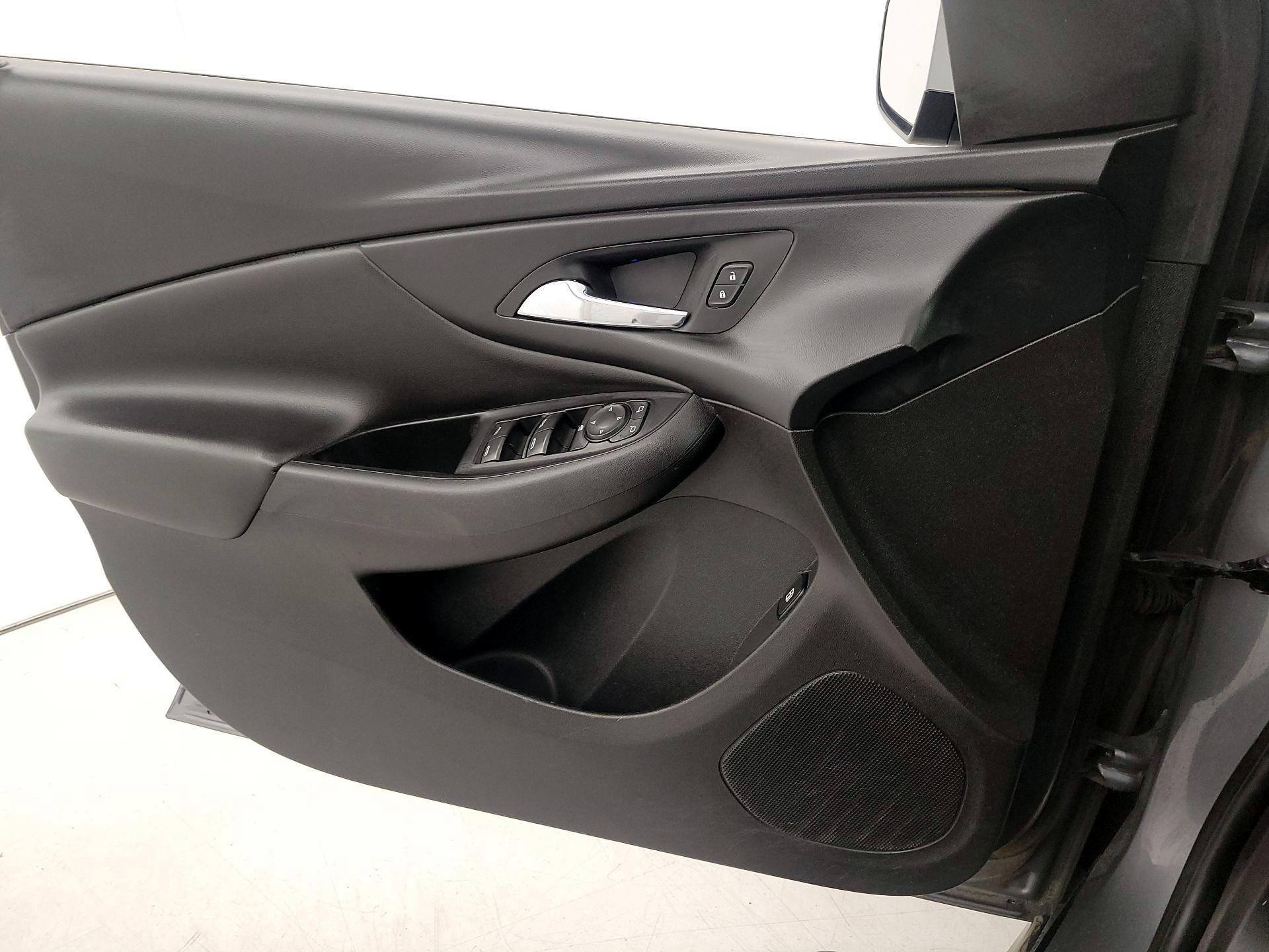 Thumbnail: 2018 Chevrolet Volt - 12