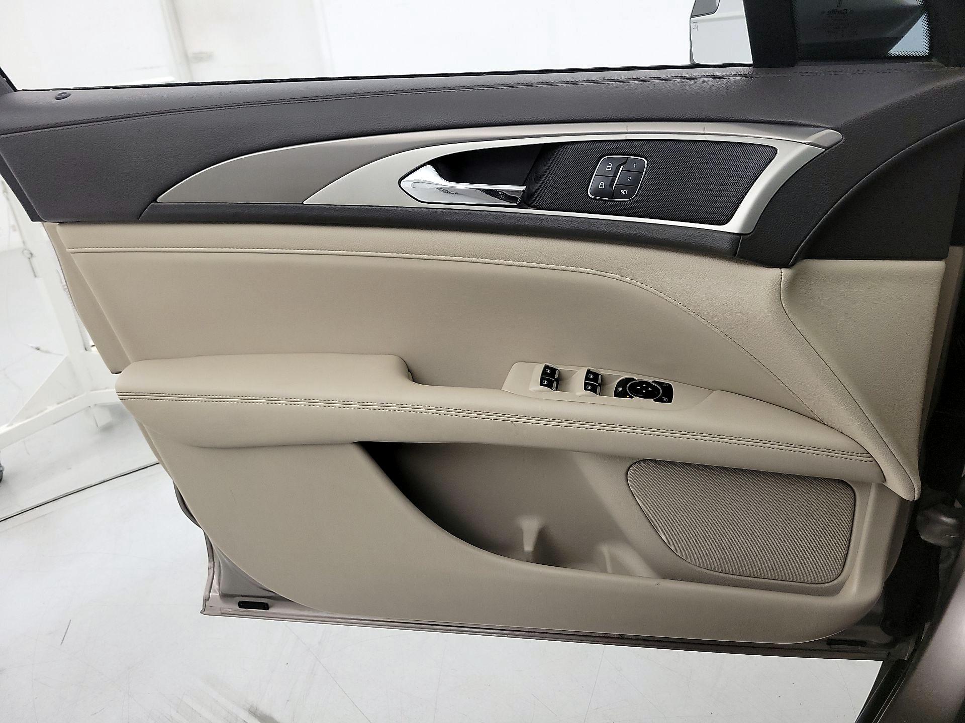 Thumbnail: 2018 Lincoln MKZ - 12