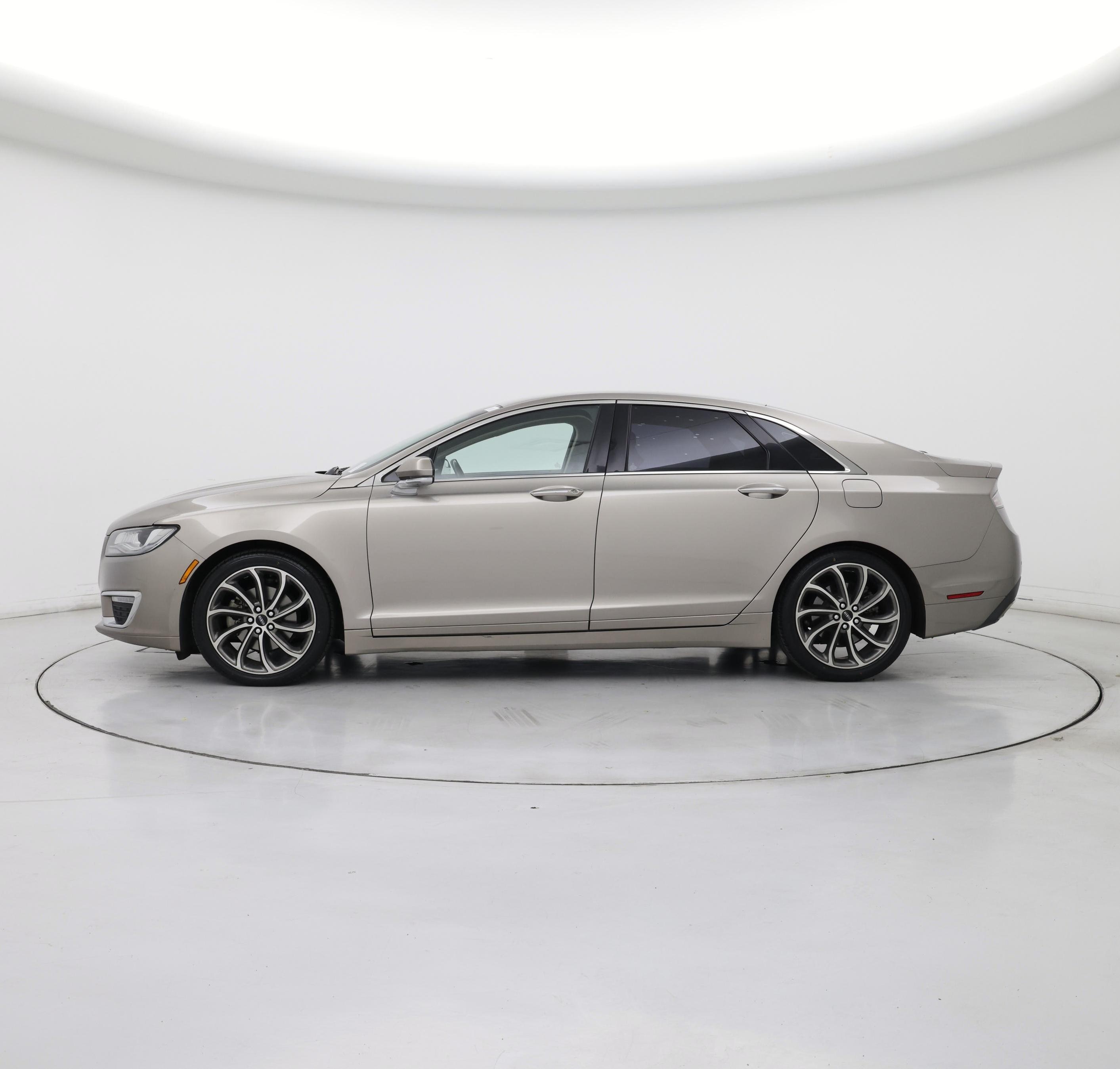 Thumbnail: 2018 Lincoln MKZ - 3