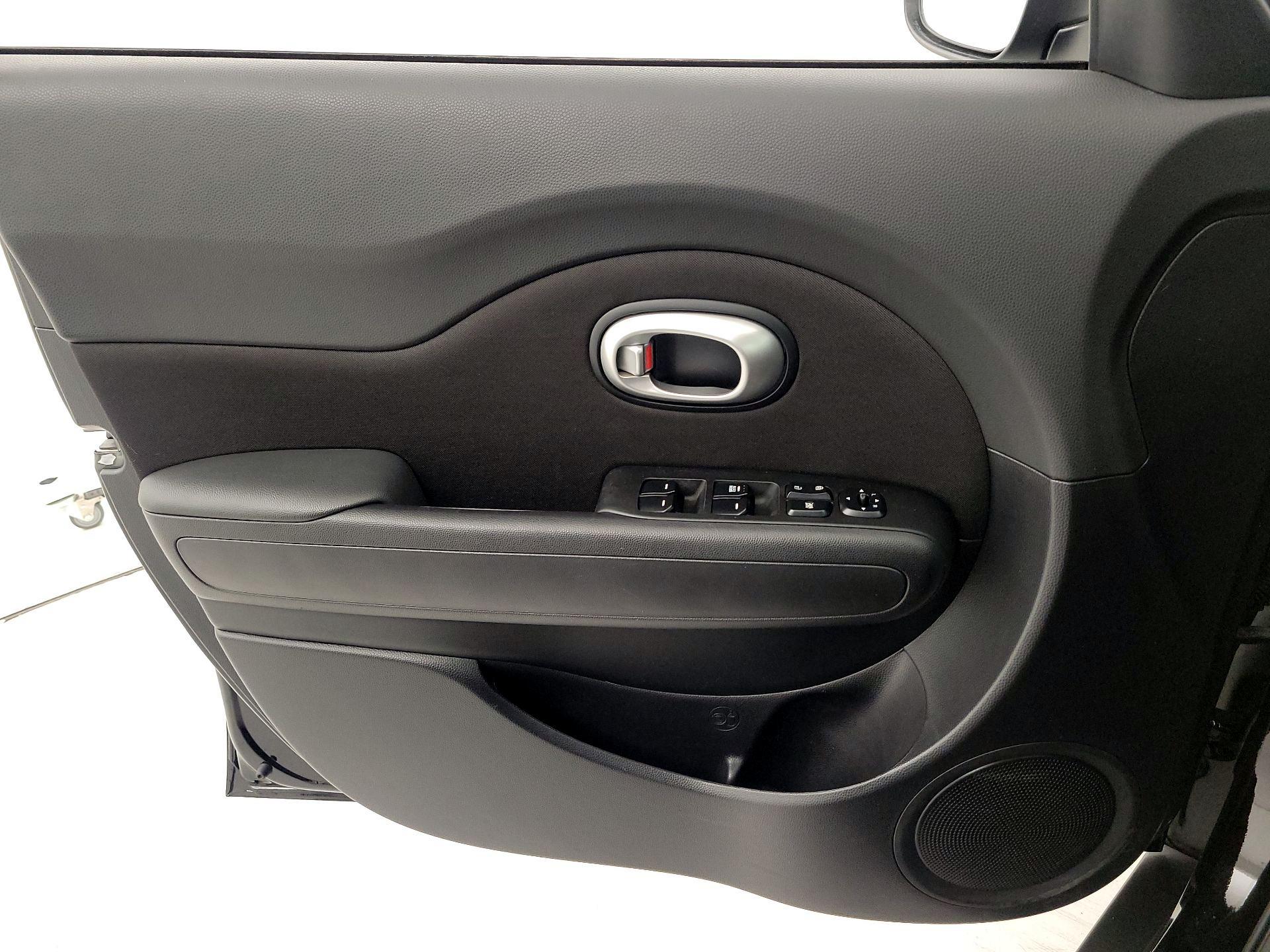 Thumbnail: 2016 Kia Soul - 12