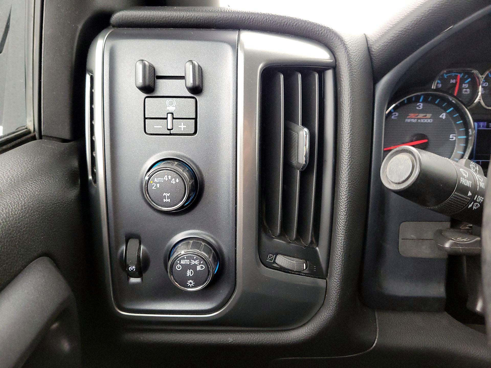 Thumbnail: 2018 Chevrolet Silverado 1500 - 13