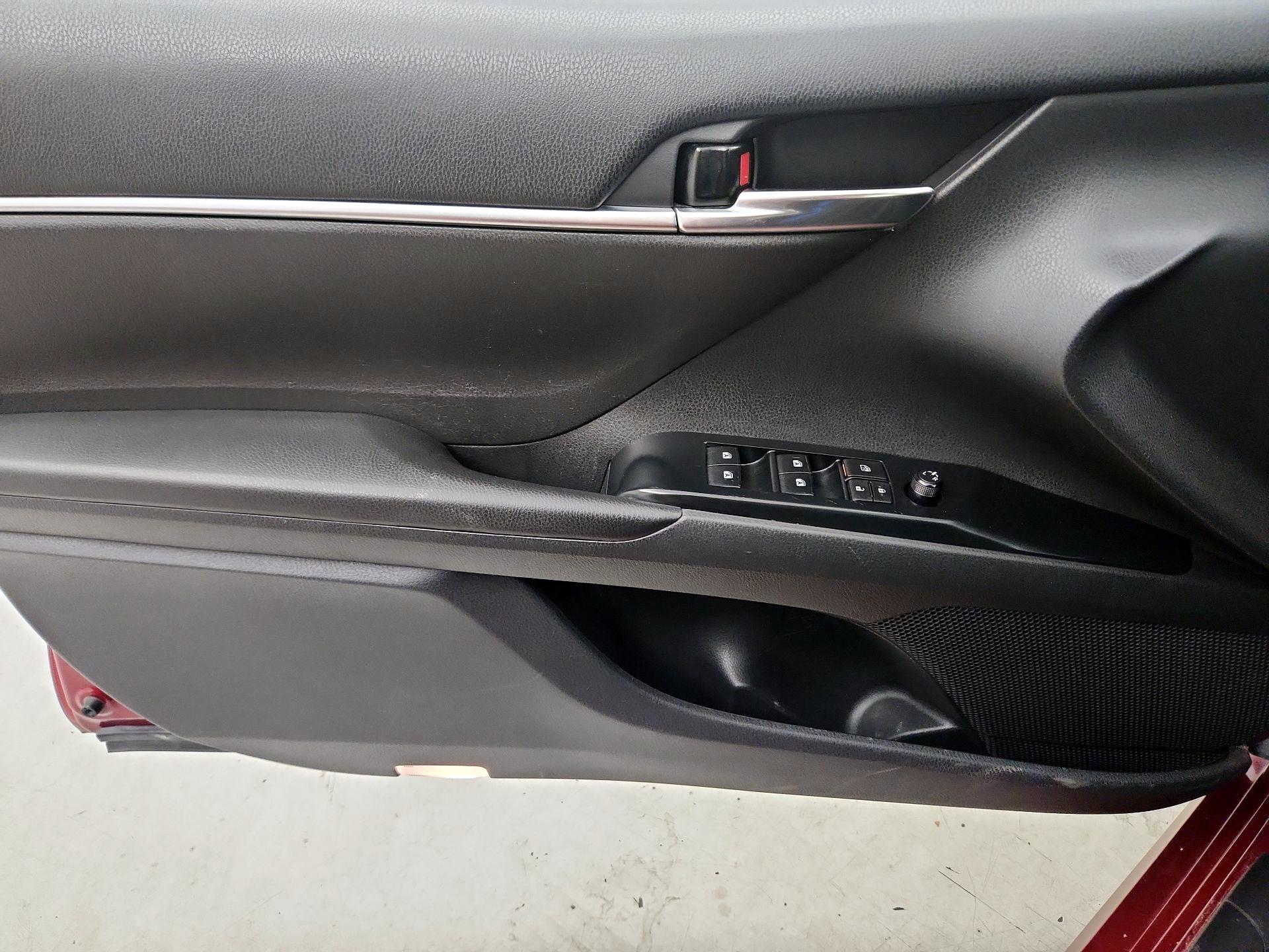 Thumbnail: 2019 Toyota Camry - 12