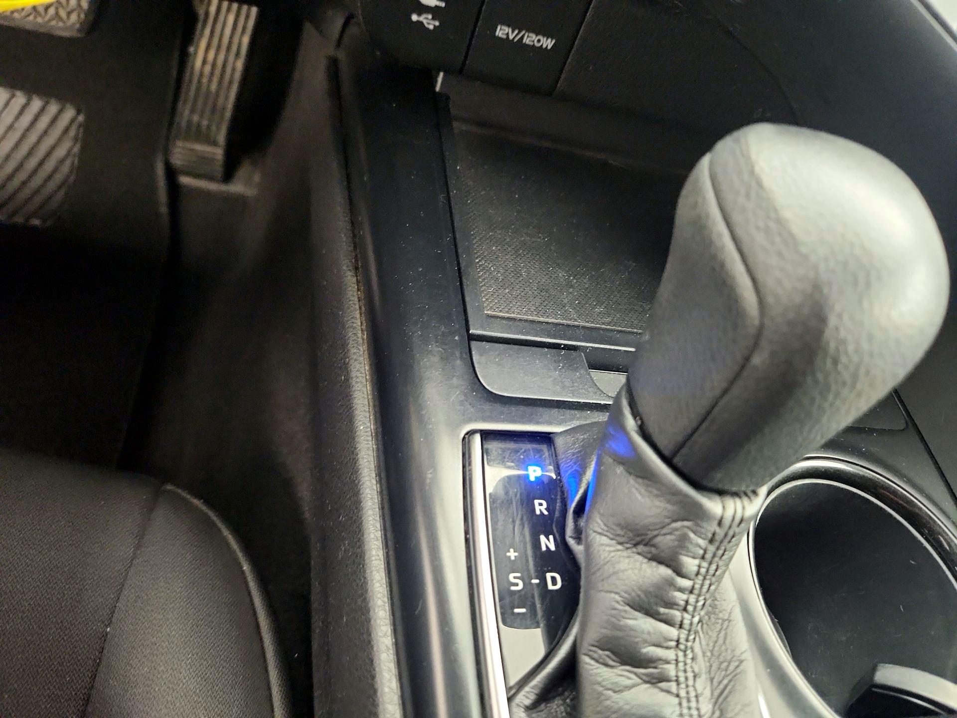 Thumbnail: 2019 Toyota Camry - 17