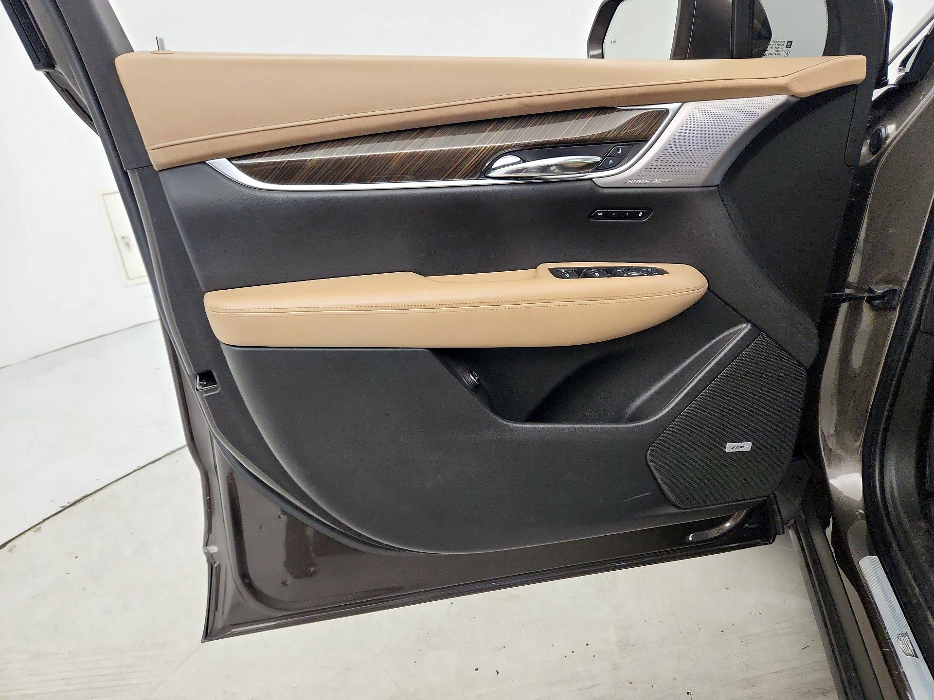 Thumbnail: 2020 Cadillac XT6 - 12