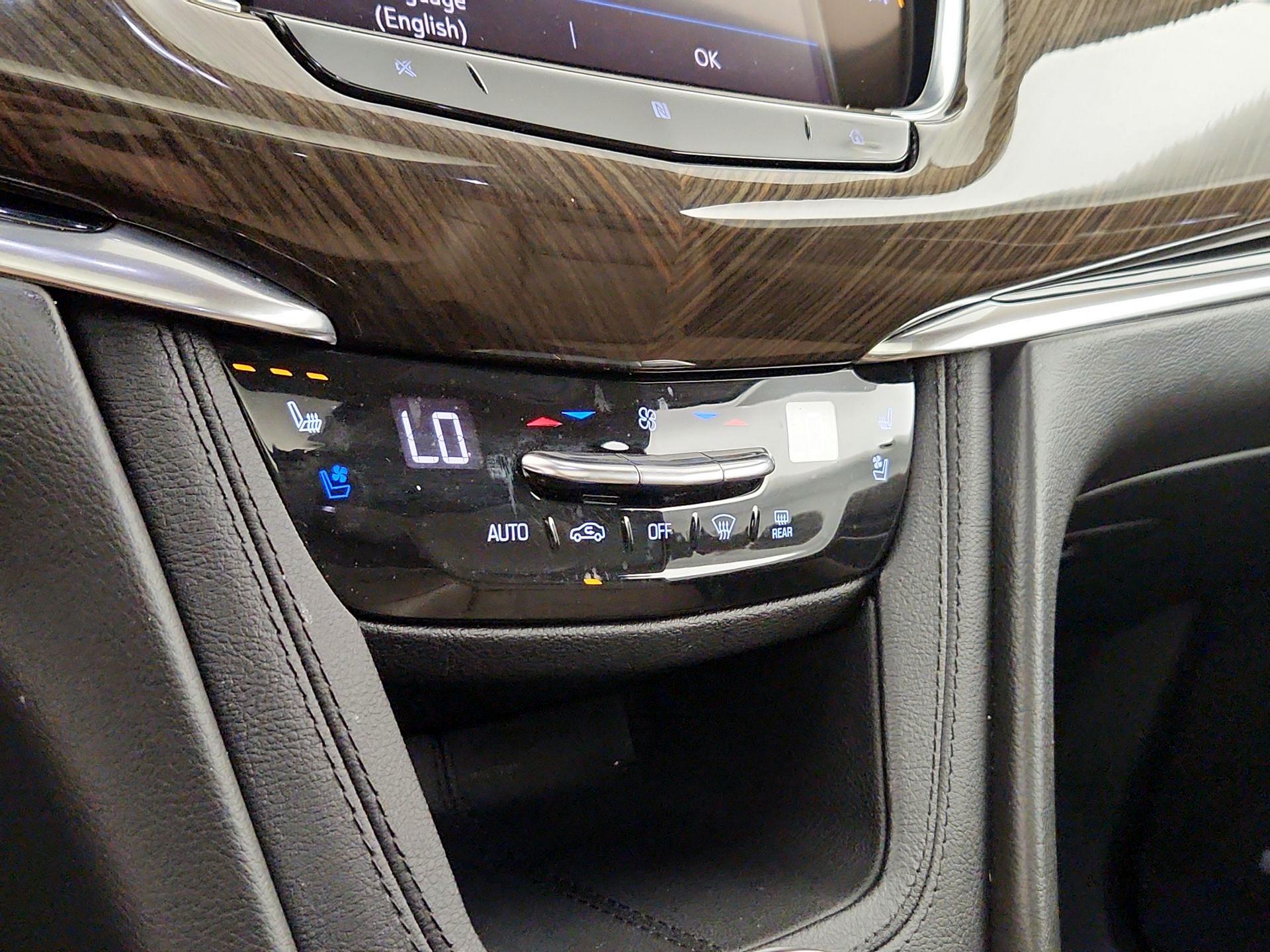 Thumbnail: 2020 Cadillac XT6 - 17