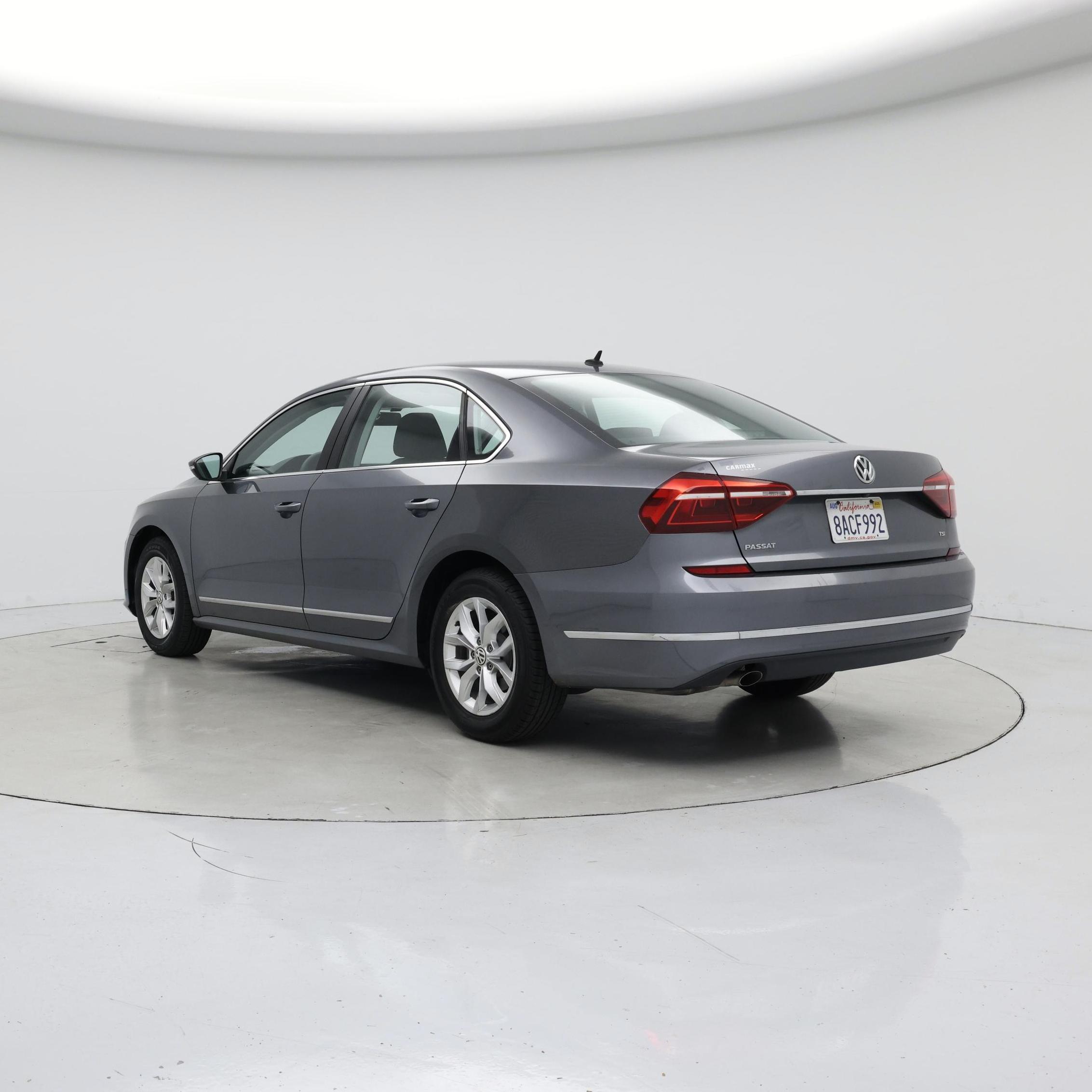 Thumbnail: 2017 Volkswagen Passat - 2