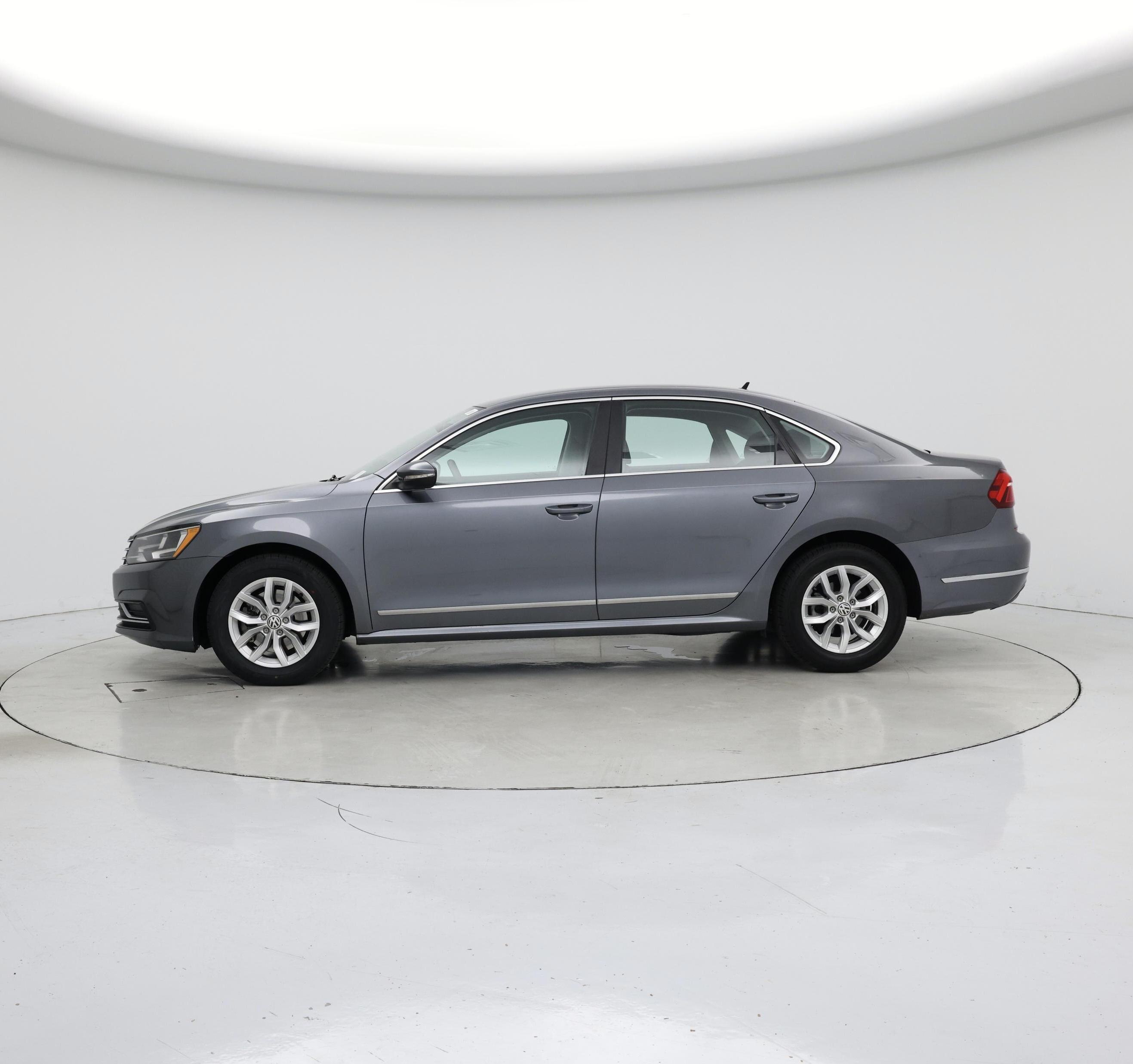 Thumbnail: 2017 Volkswagen Passat - 3