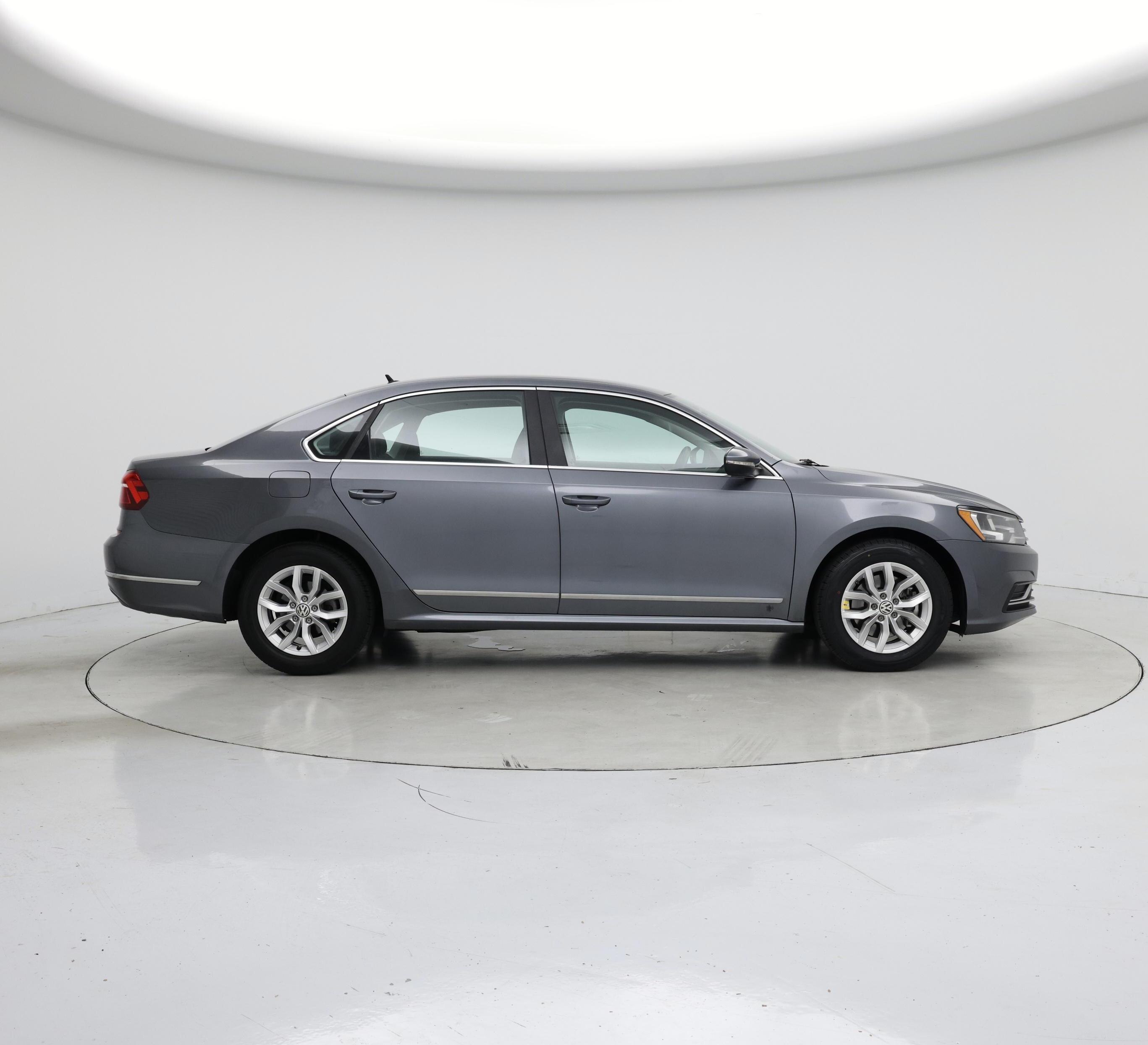 Thumbnail: 2017 Volkswagen Passat - 7