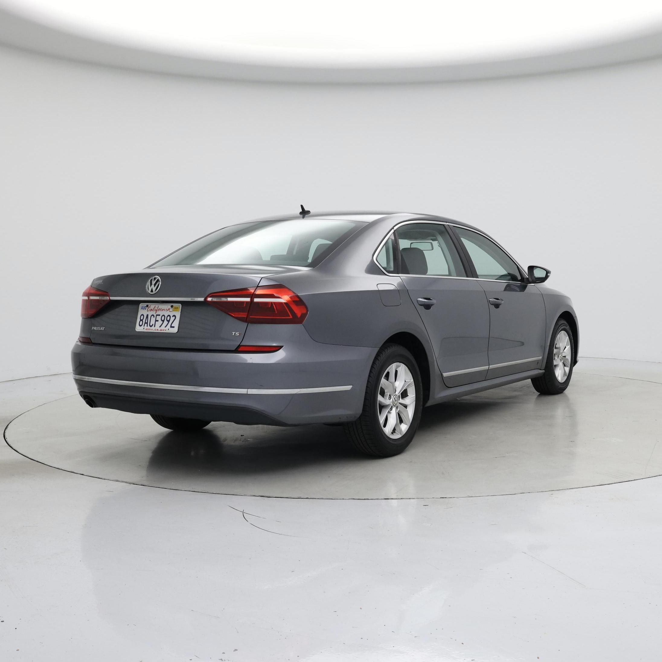 Thumbnail: 2017 Volkswagen Passat - 8