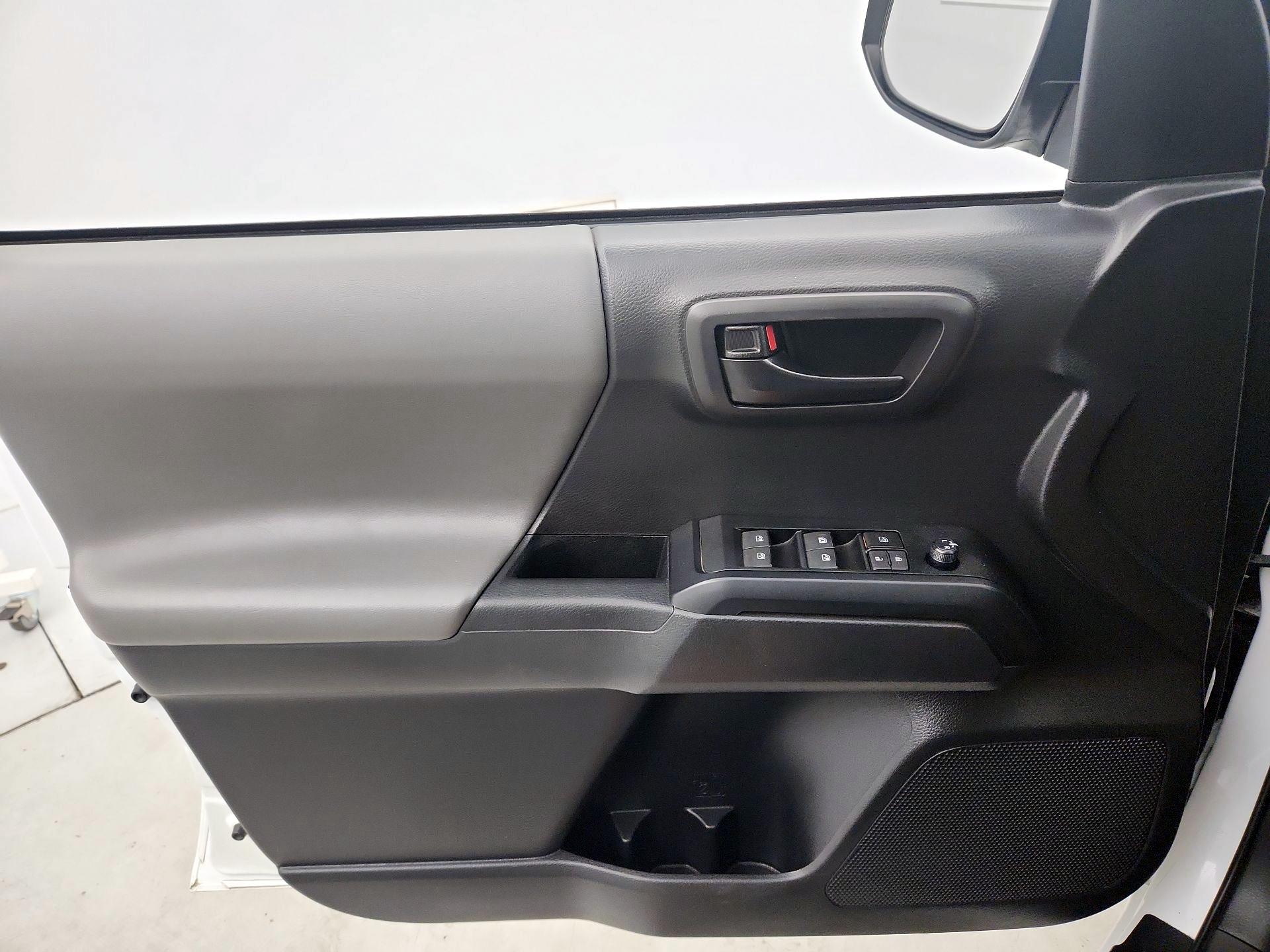 Thumbnail: 2022 Toyota Tacoma - 12