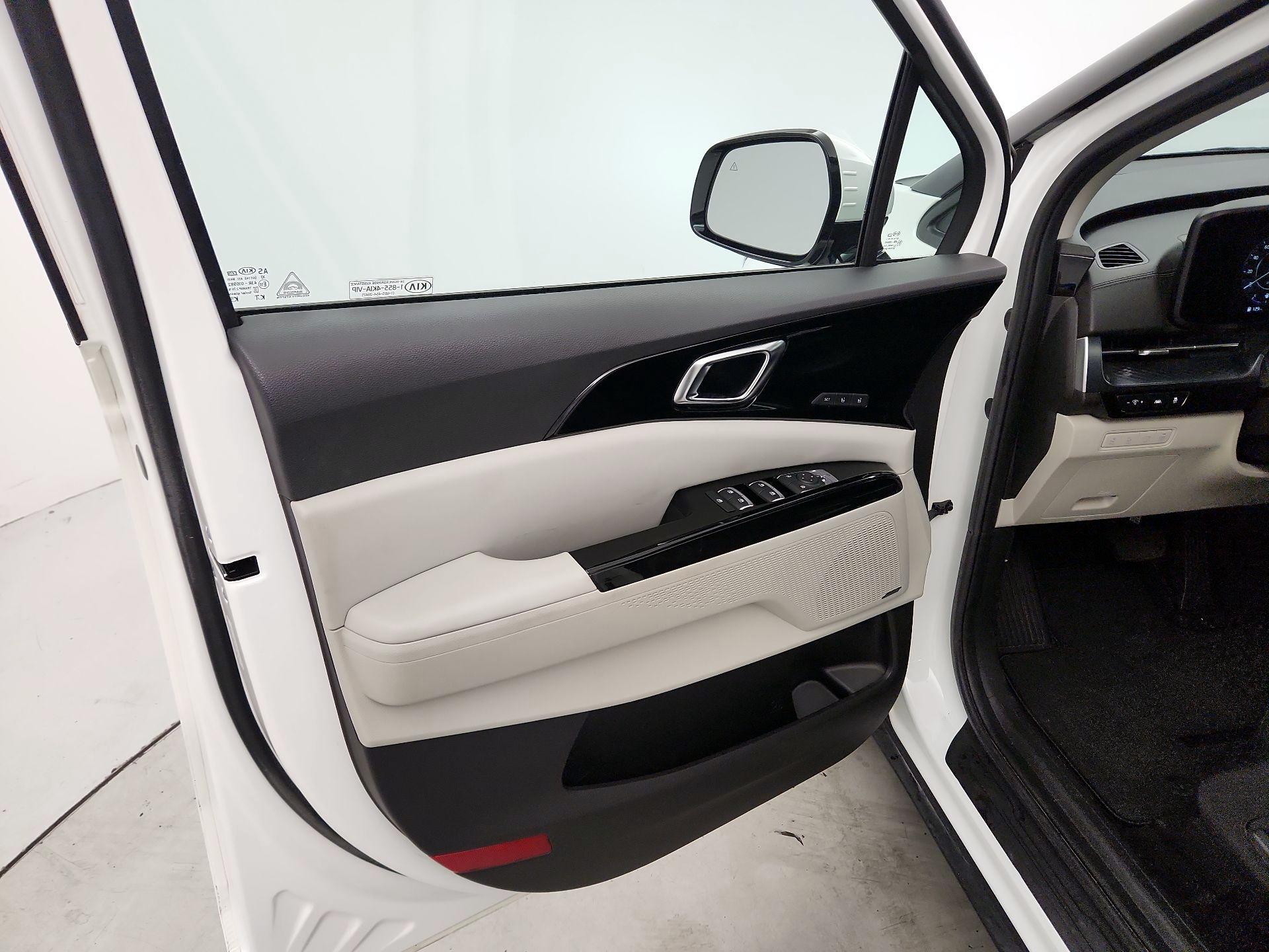 Thumbnail: 2022 Kia Carnival - 12