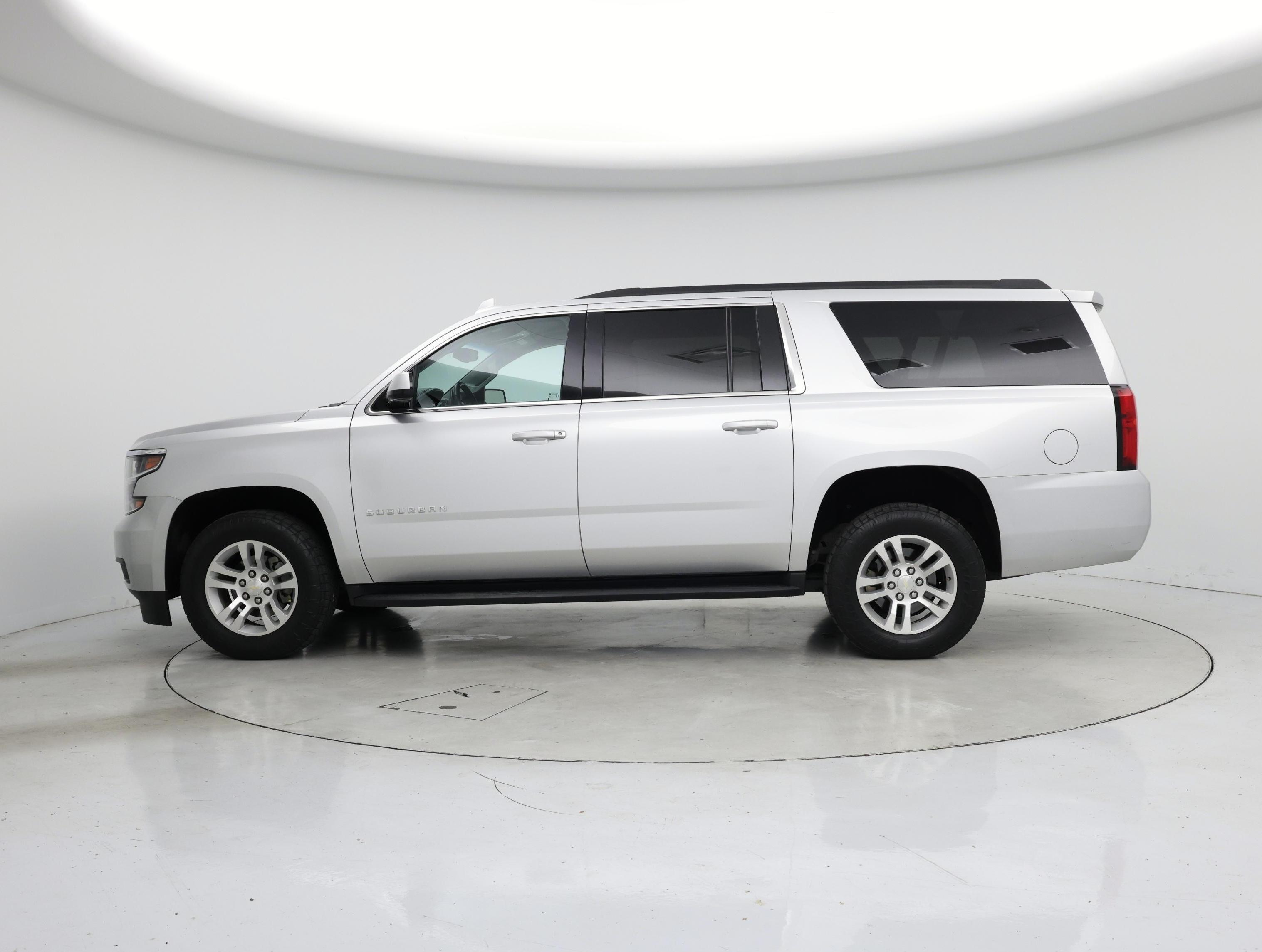 Thumbnail: 2019 Chevrolet Suburban - 3