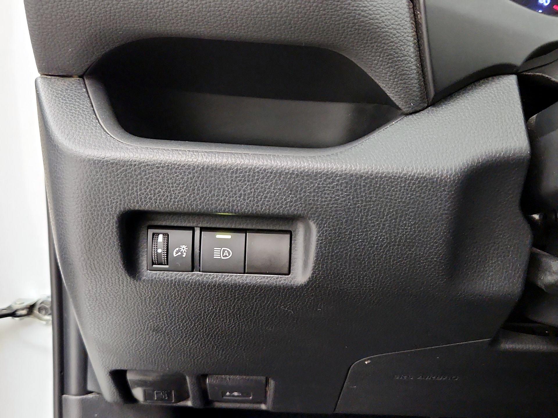 Thumbnail: 2020 Toyota RAV4 - 13