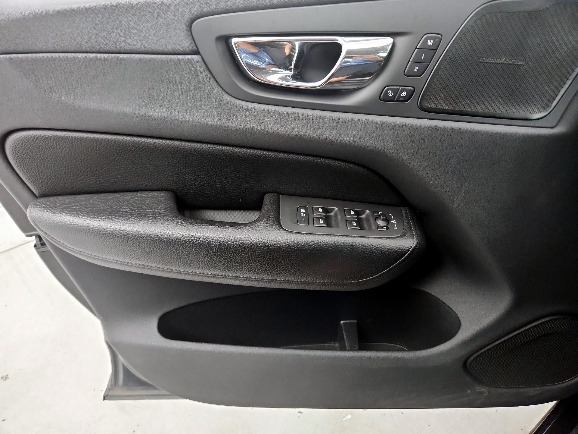Thumbnail: 2019 Volvo XC60 - 12