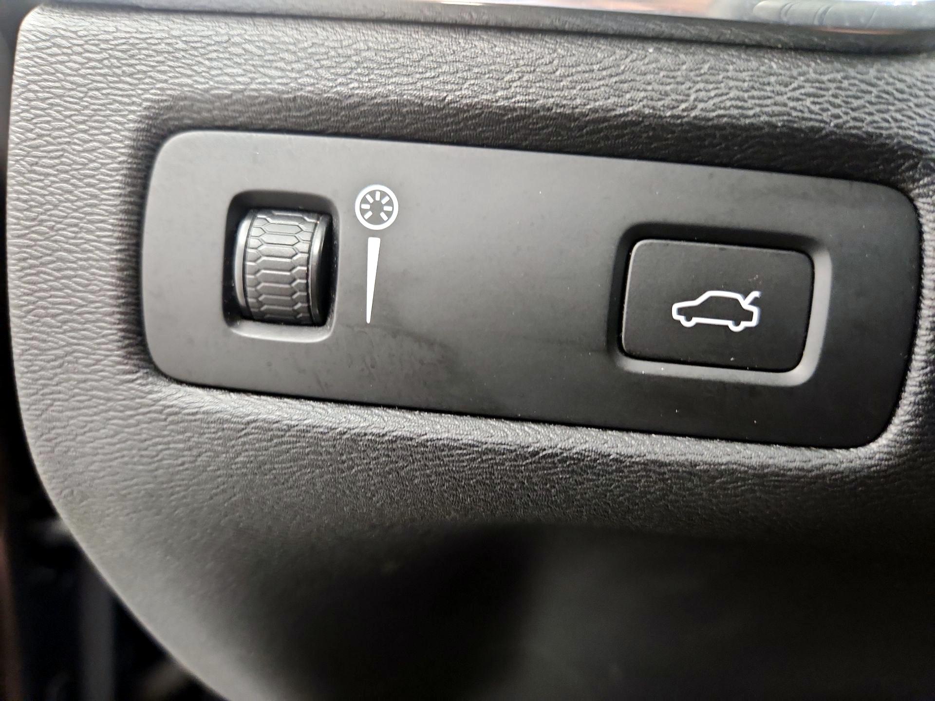 Thumbnail: 2019 Volvo XC60 - 13