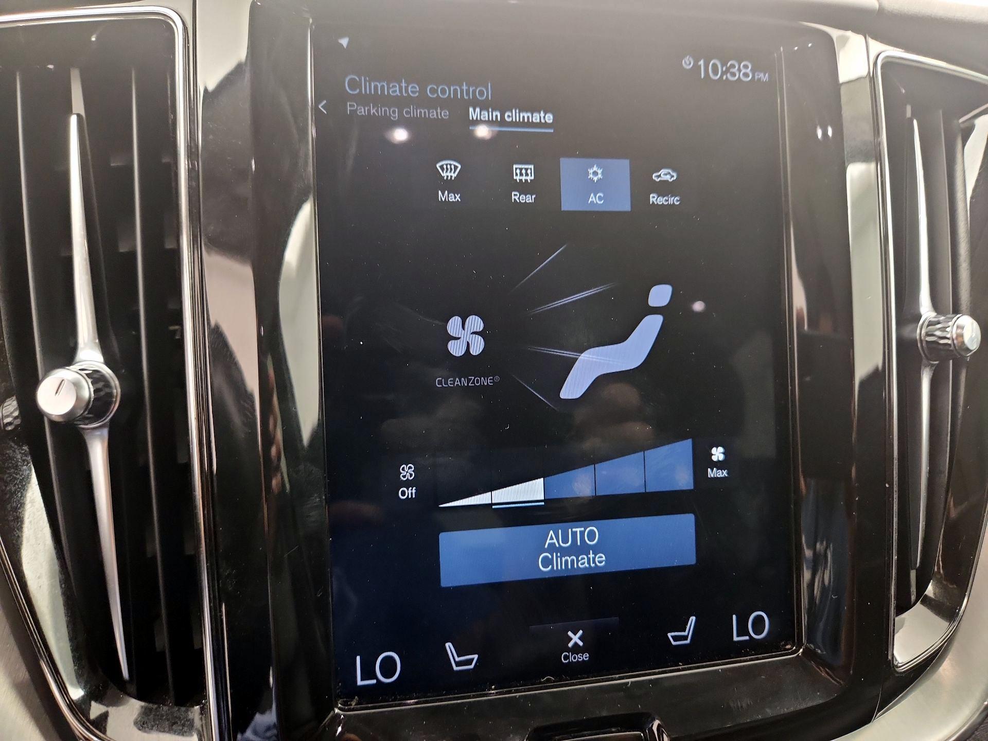 Thumbnail: 2019 Volvo XC60 - 16