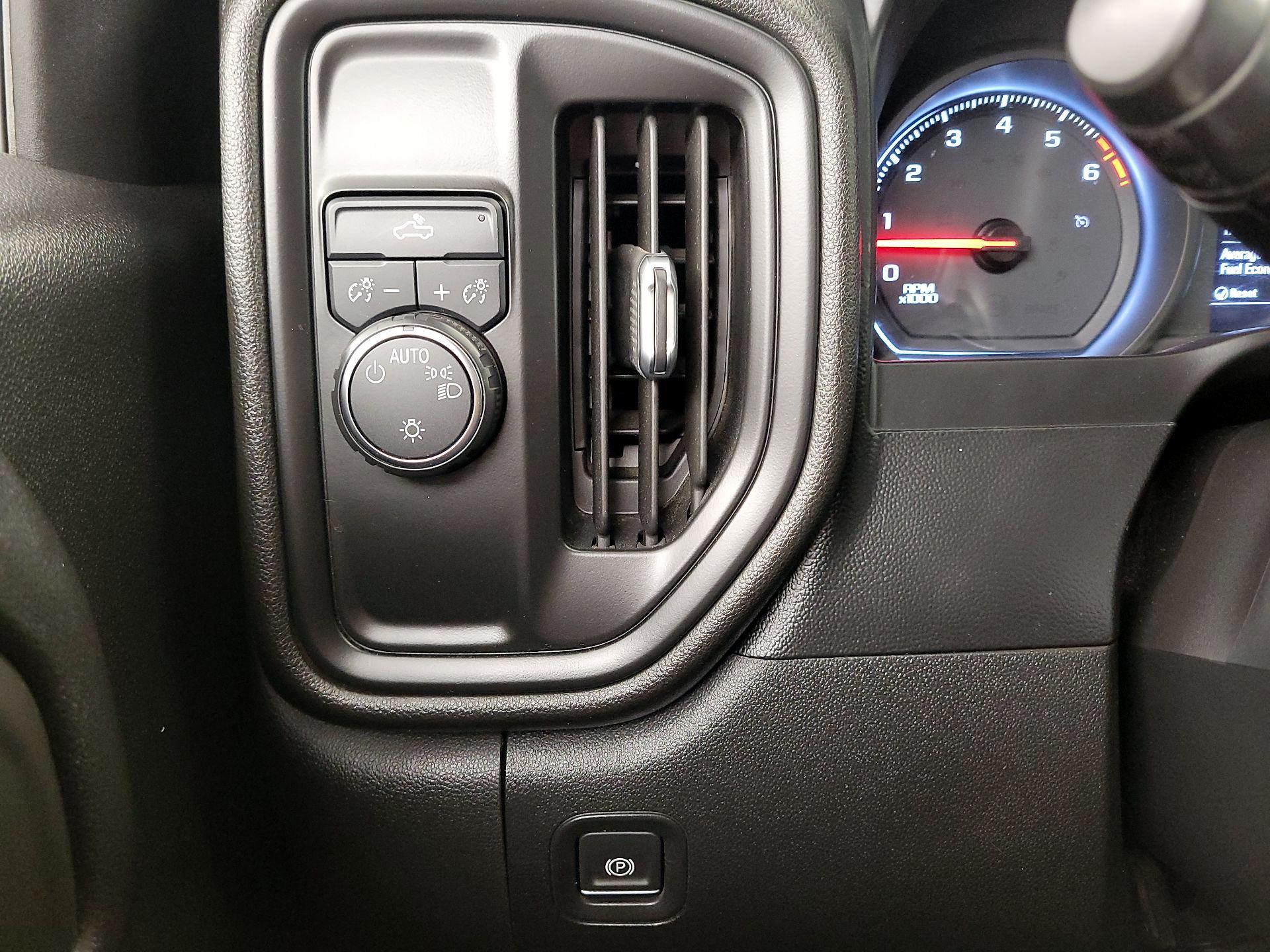 Thumbnail: 2019 Chevrolet Silverado 1500 - 13