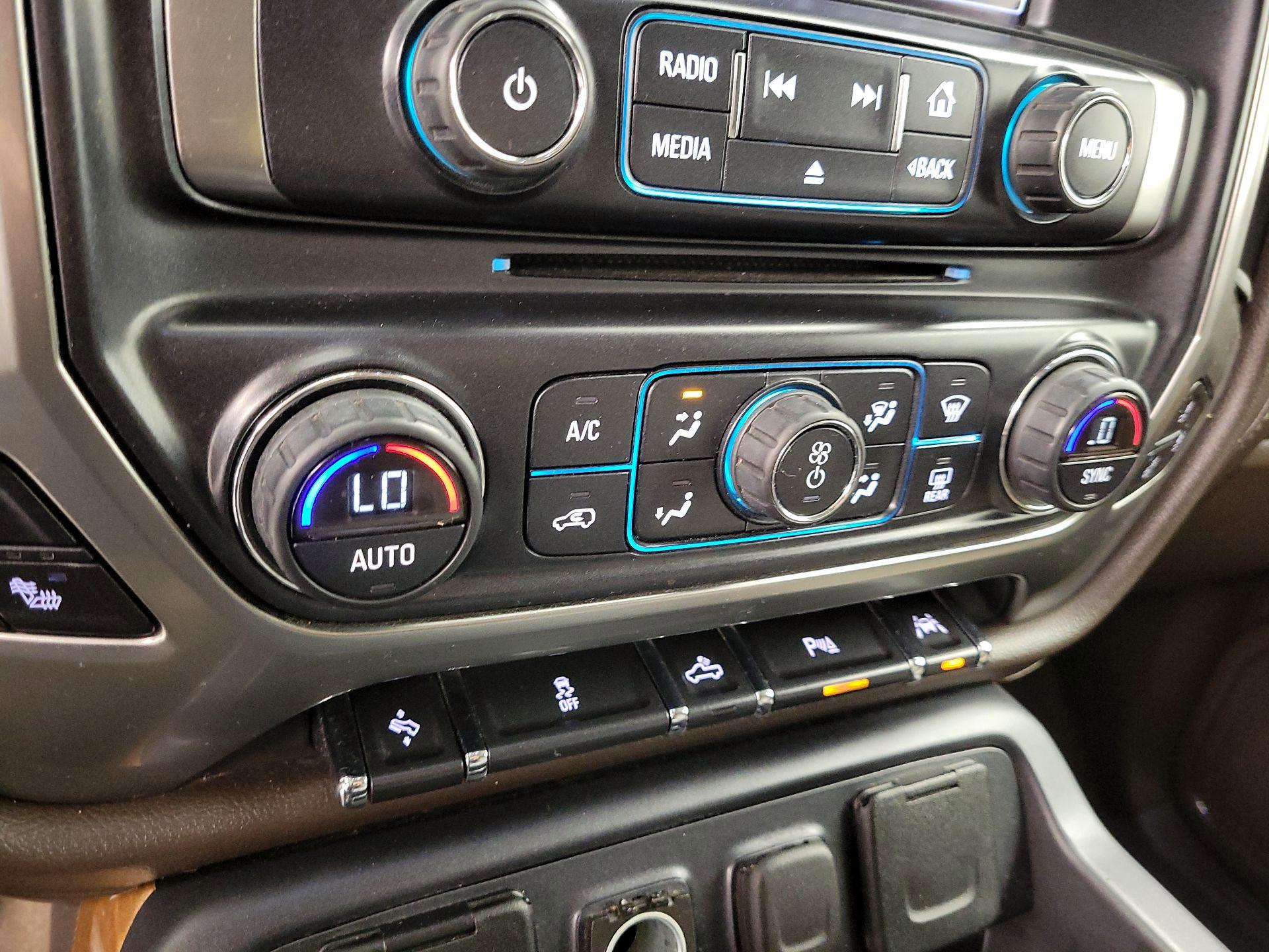 Thumbnail: 2016 Chevrolet Silverado 1500 - 17