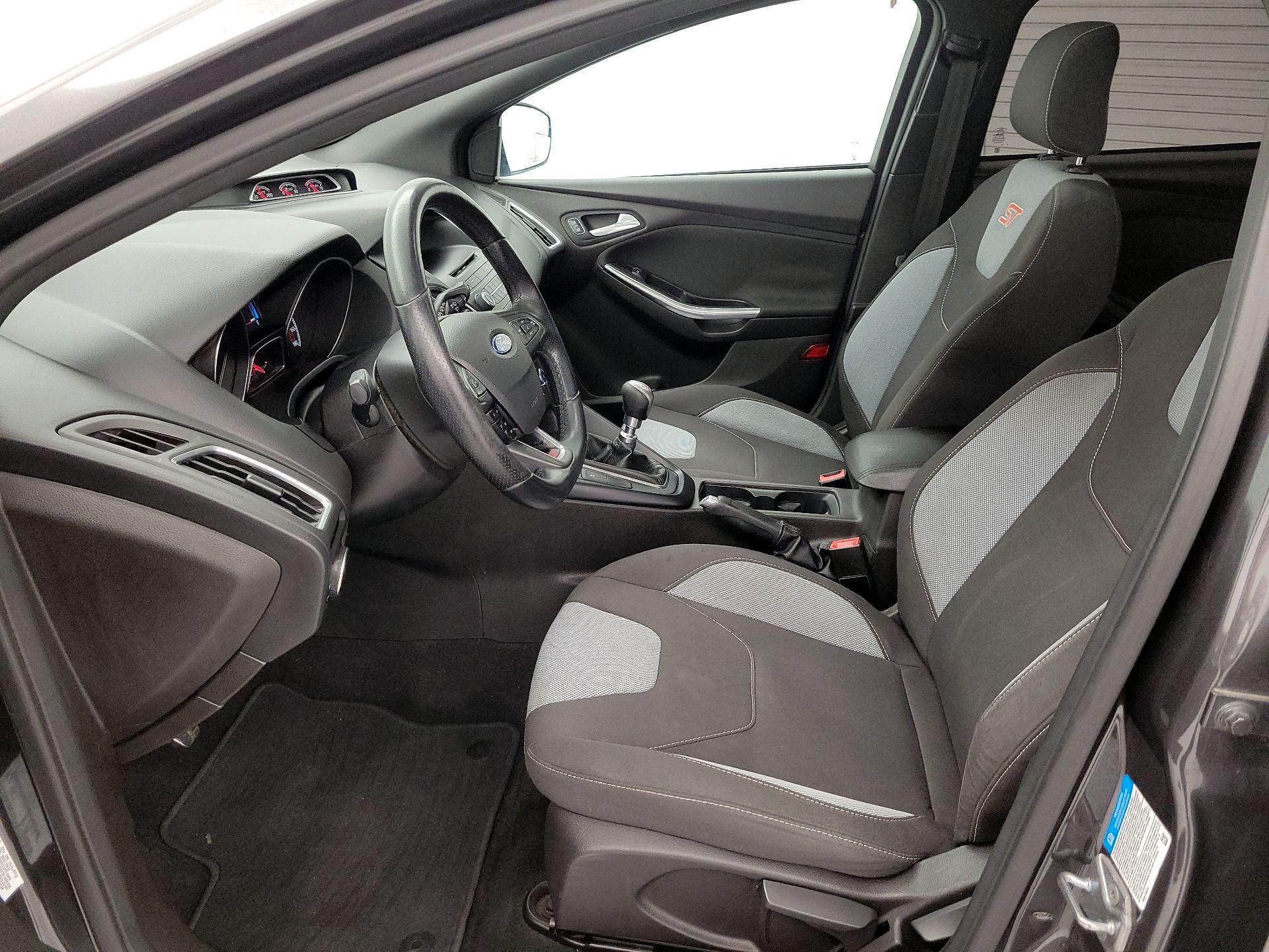 Thumbnail: 2016 Ford Focus - 11