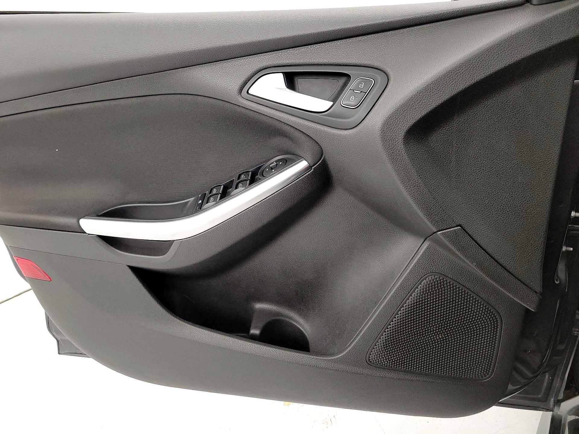 Thumbnail: 2016 Ford Focus - 12