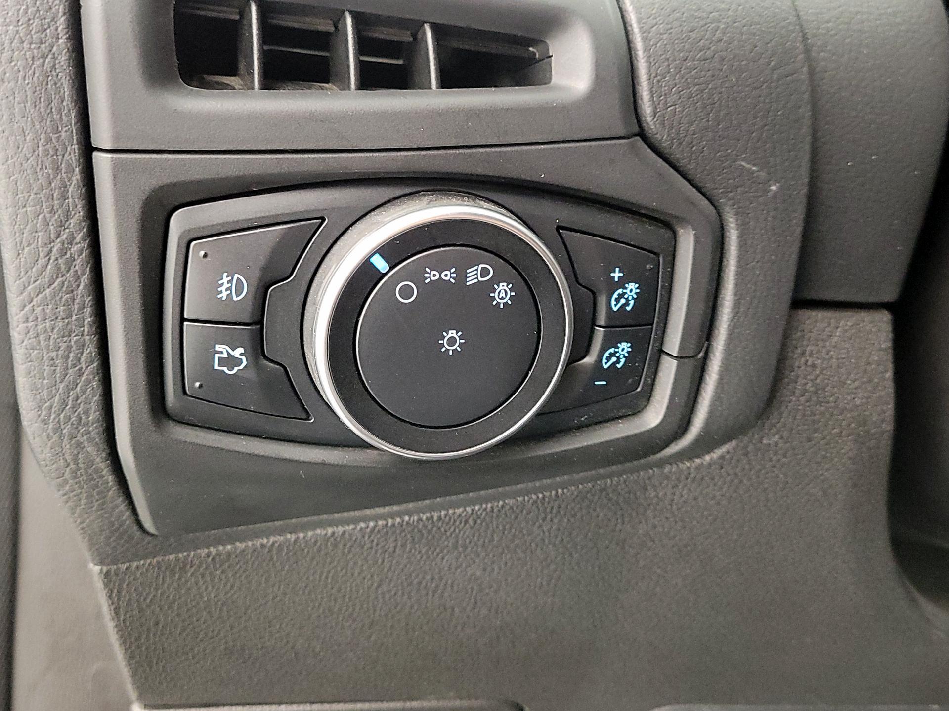 Thumbnail: 2016 Ford Focus - 13