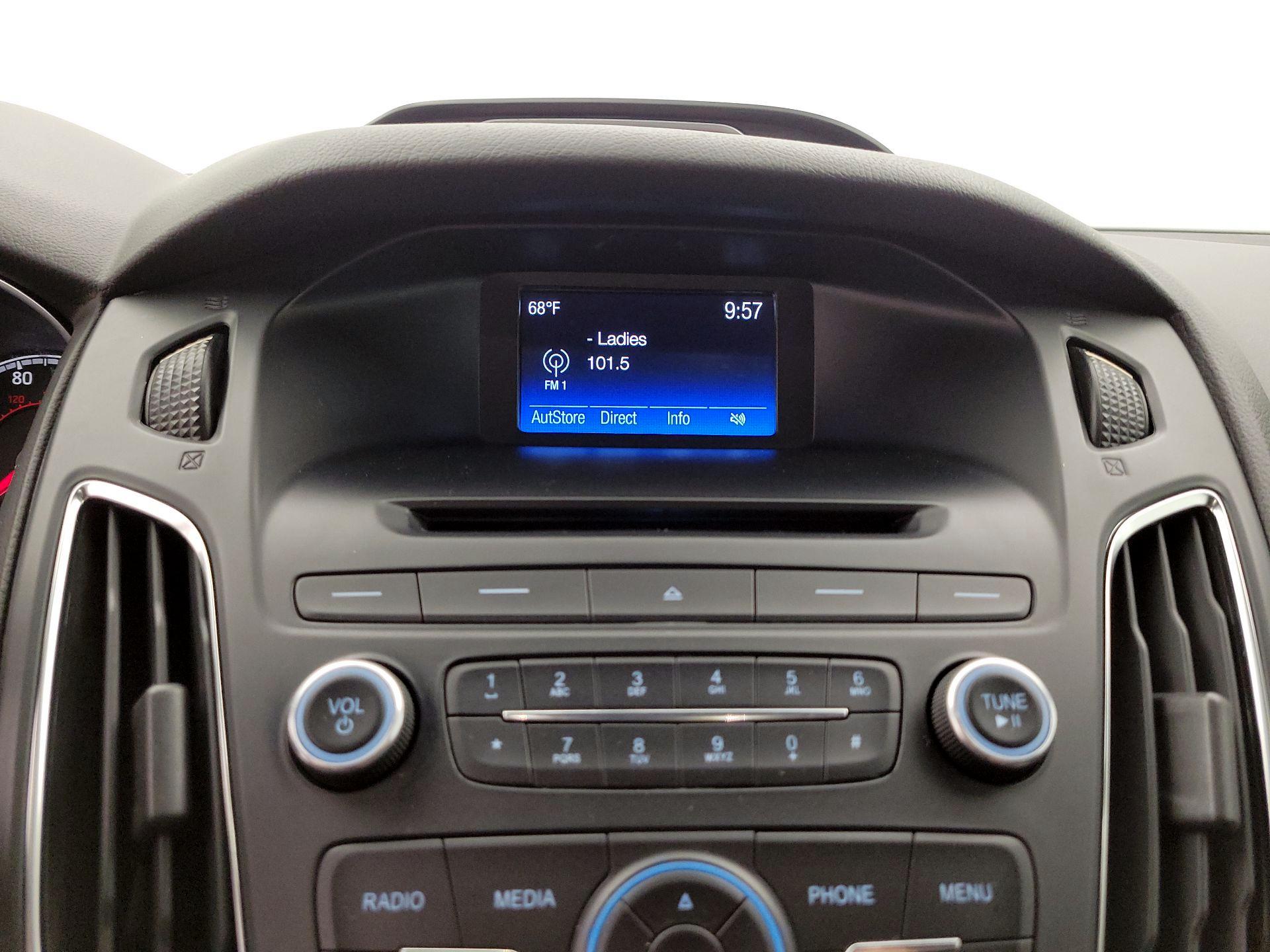 Thumbnail: 2016 Ford Focus - 15