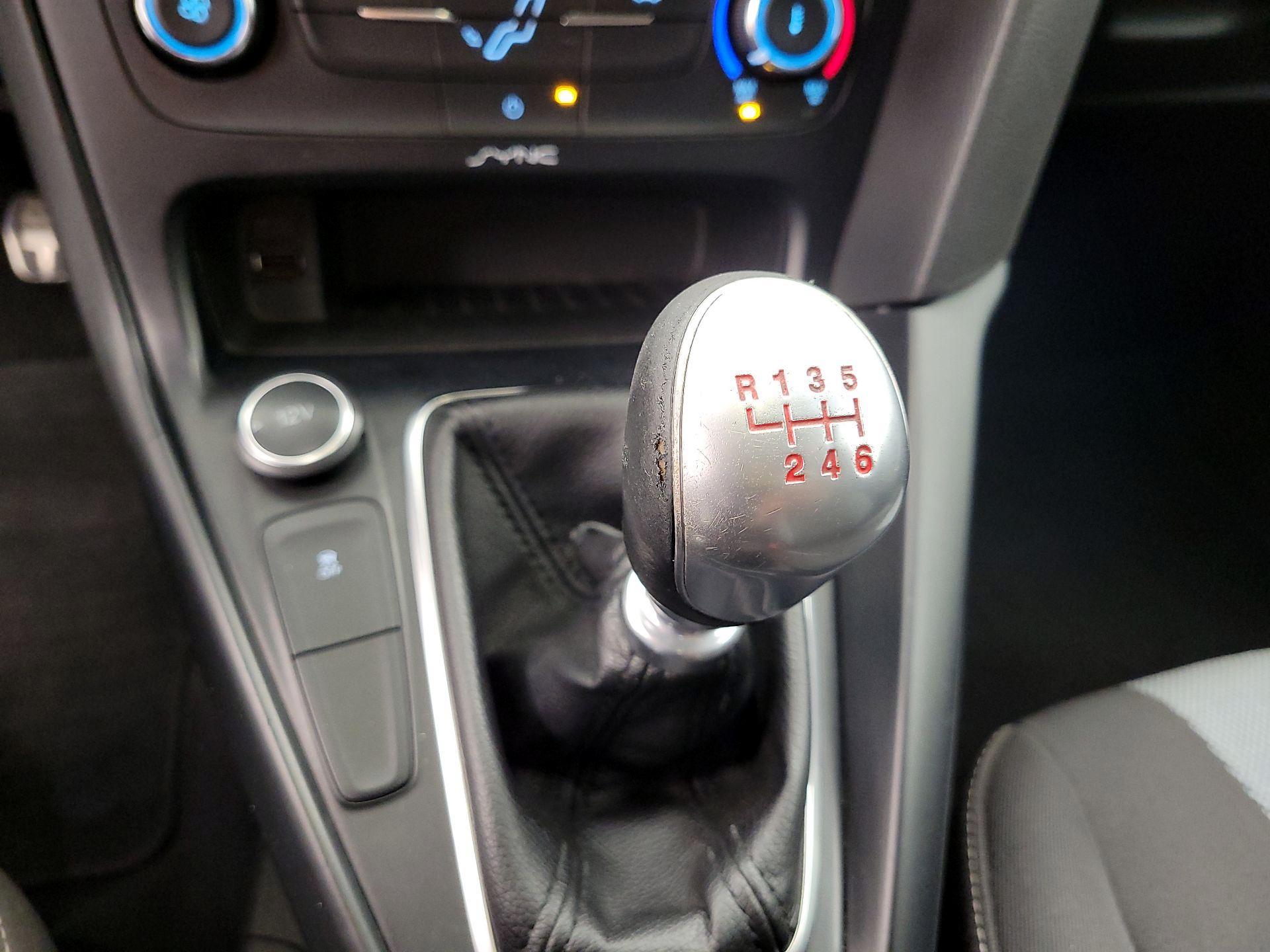 Thumbnail: 2016 Ford Focus - 17