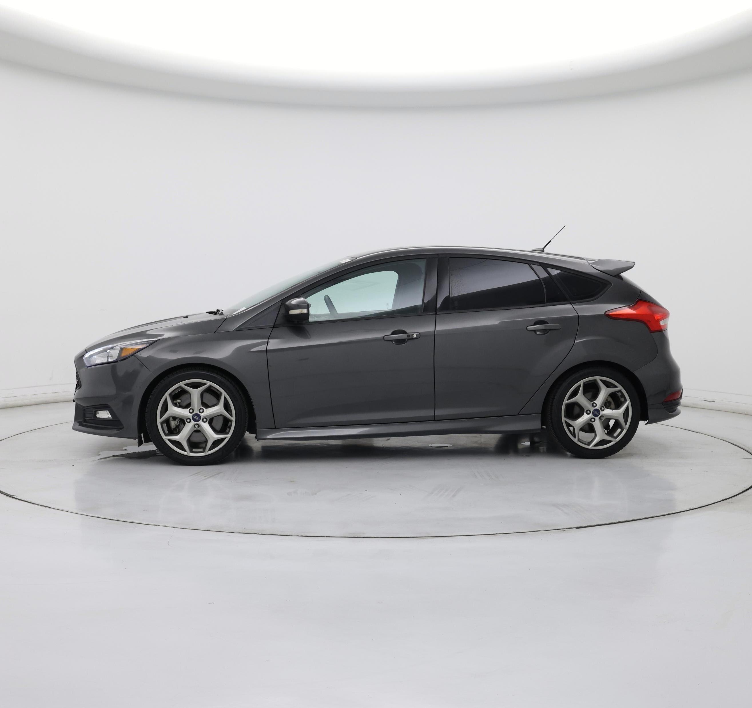 Thumbnail: 2016 Ford Focus - 3