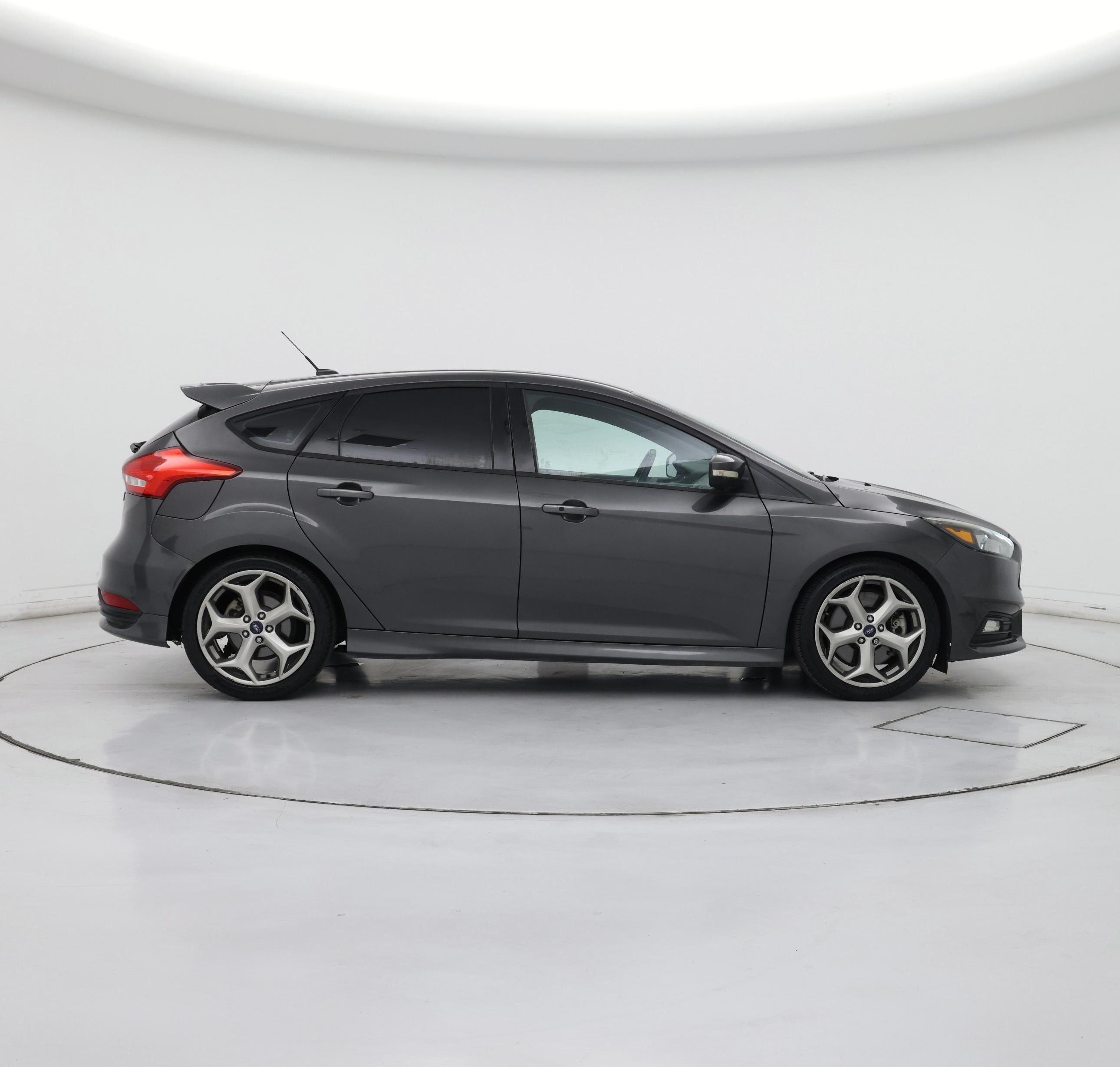 Thumbnail: 2016 Ford Focus - 7