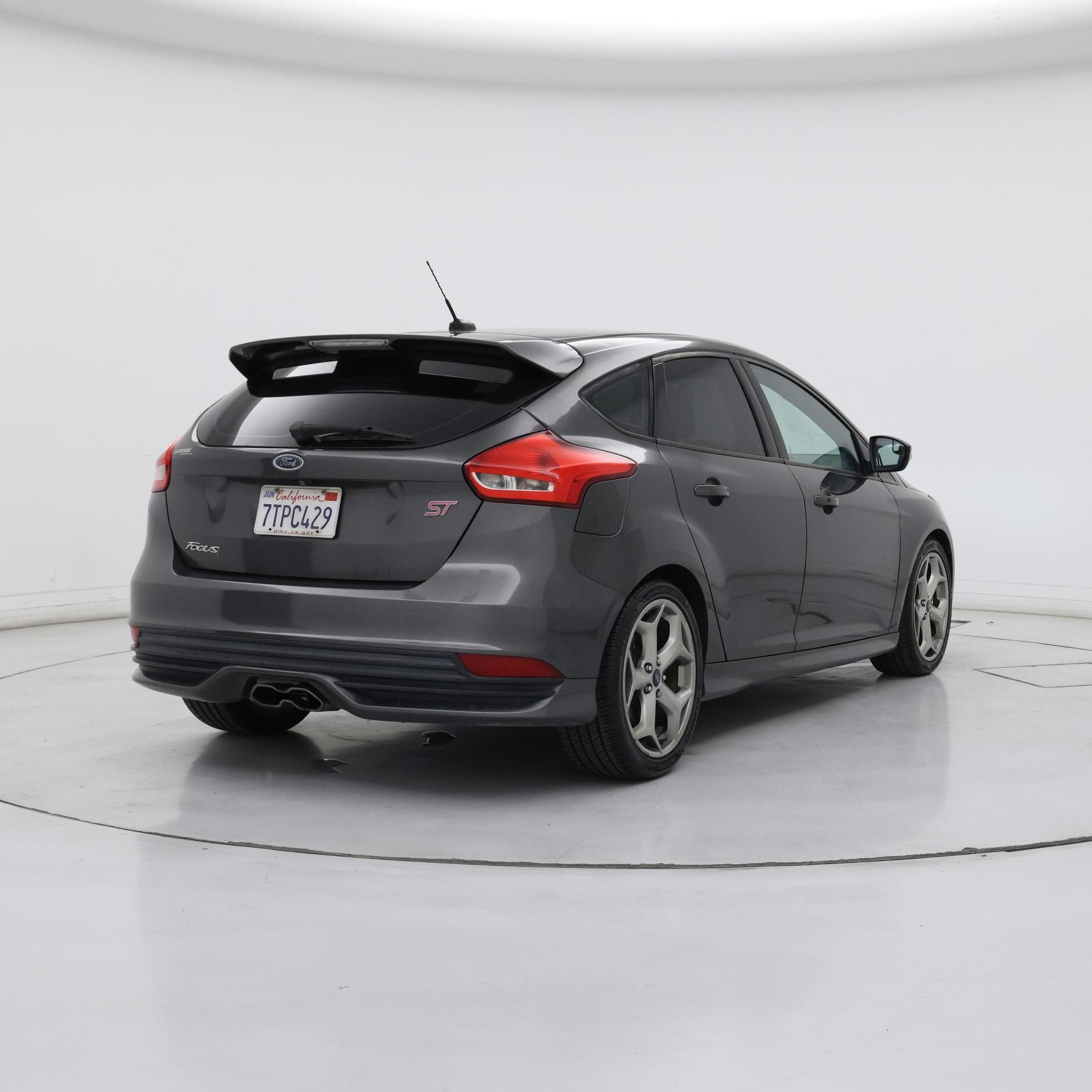 Thumbnail: 2016 Ford Focus - 8