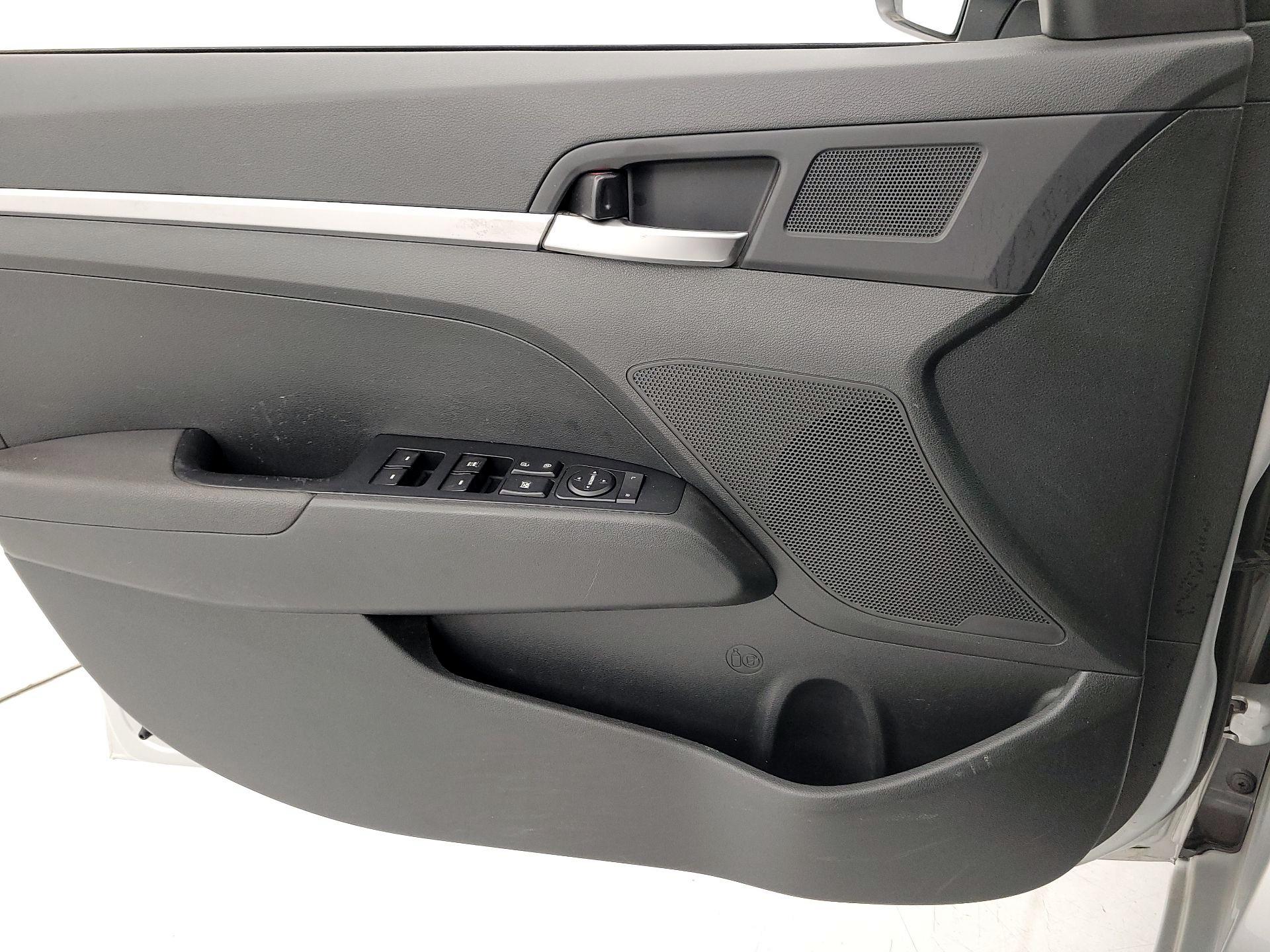 Thumbnail: 2019 Hyundai Elantra - 12