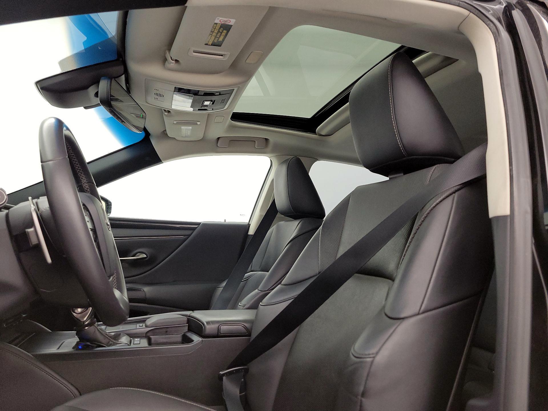 Thumbnail: 2021 Lexus ES - 19